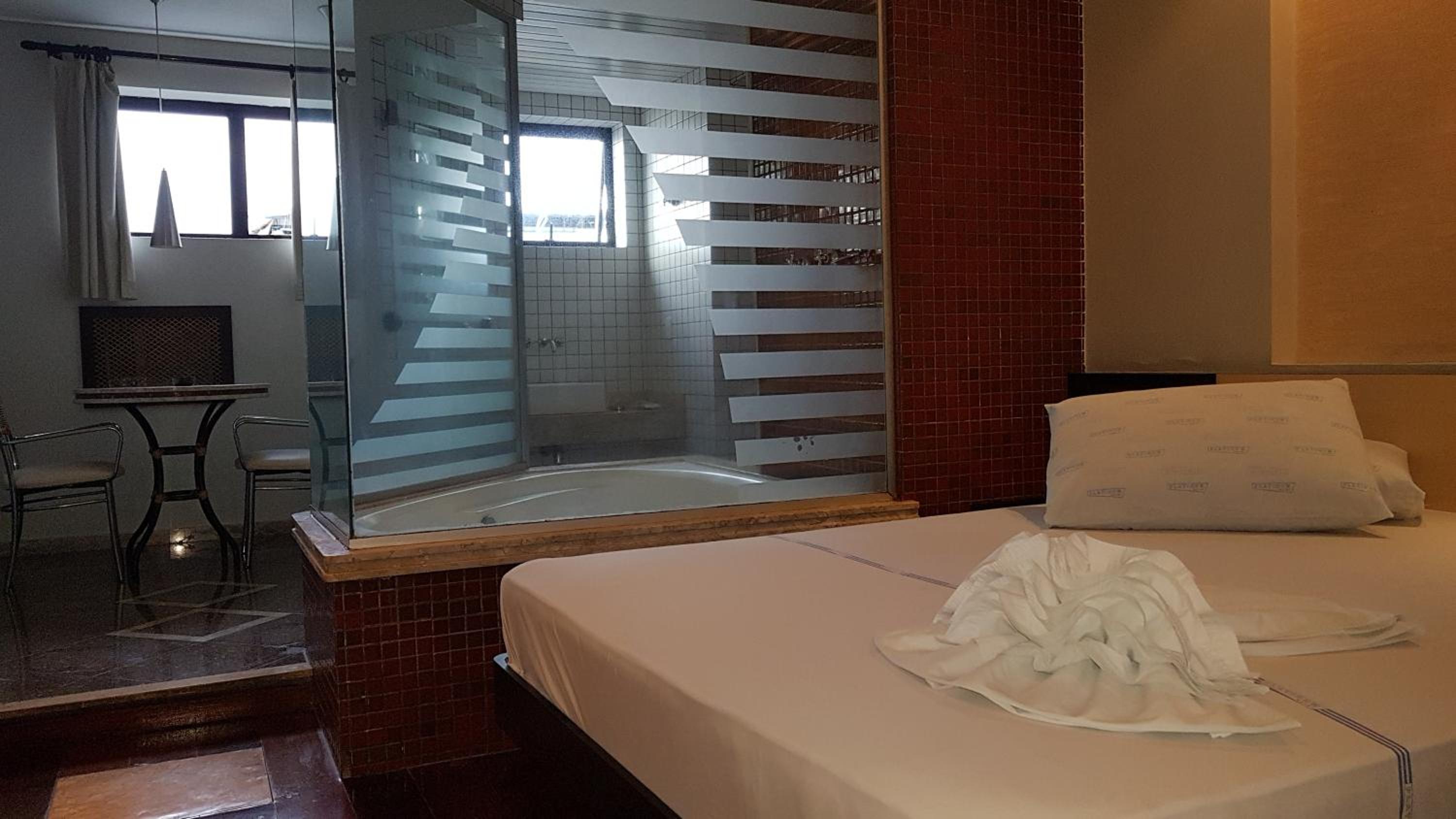 Deluxe Suite with Spa Bath
