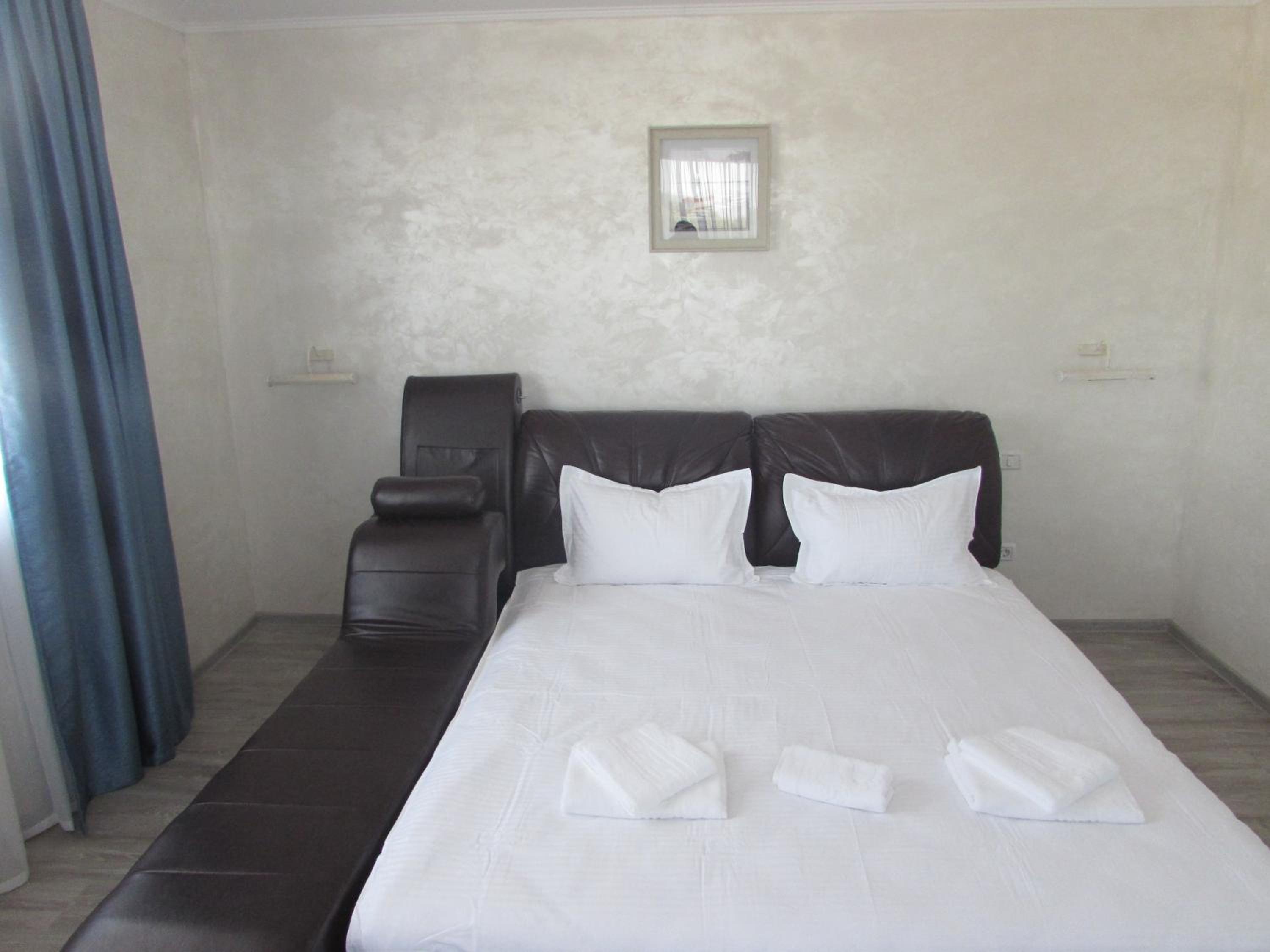 Double Room With Private Bathroom photo 2