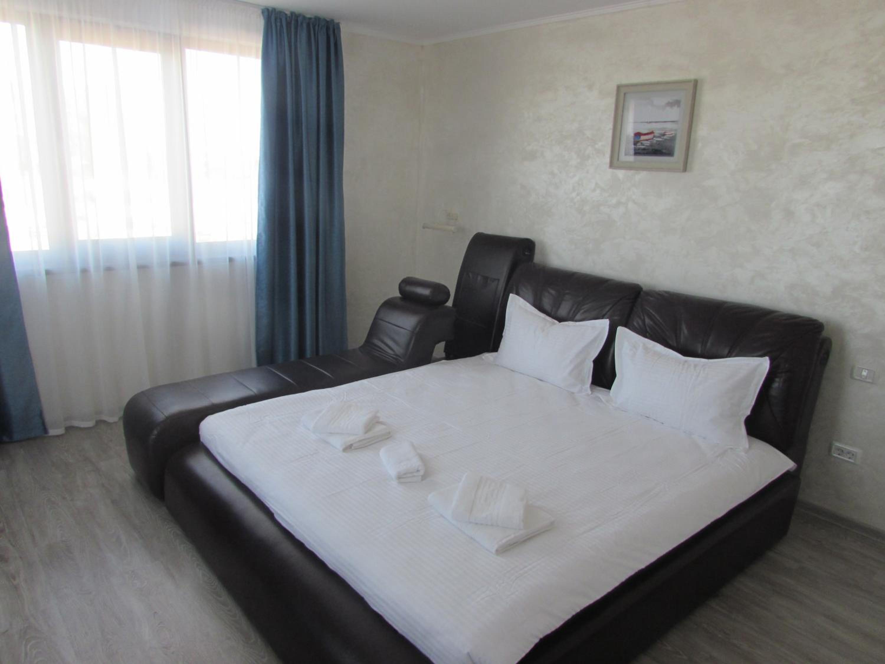 Double Room With Private Bathroom photo 1