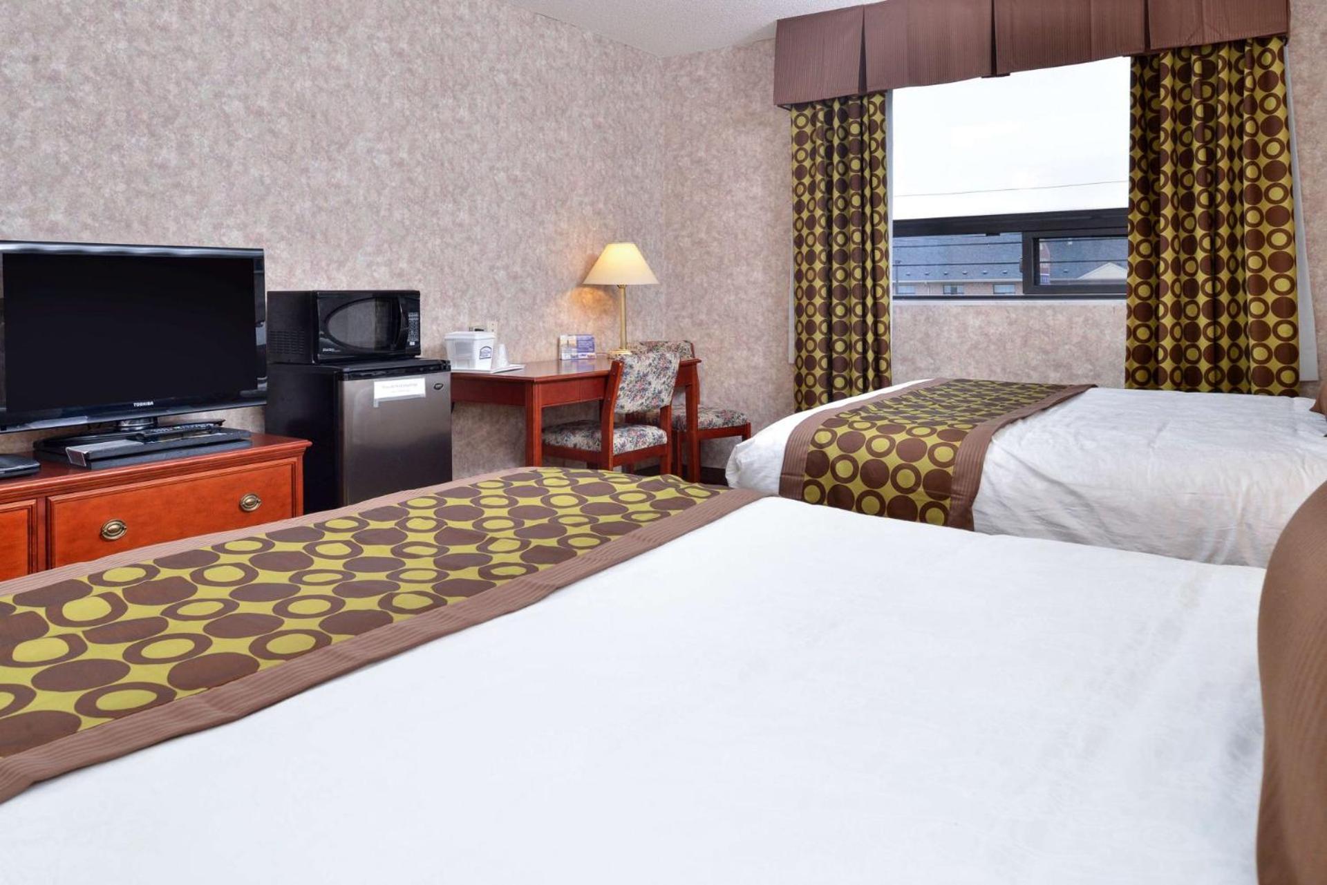 Queen Room with Two Queen Beds - Photo 1