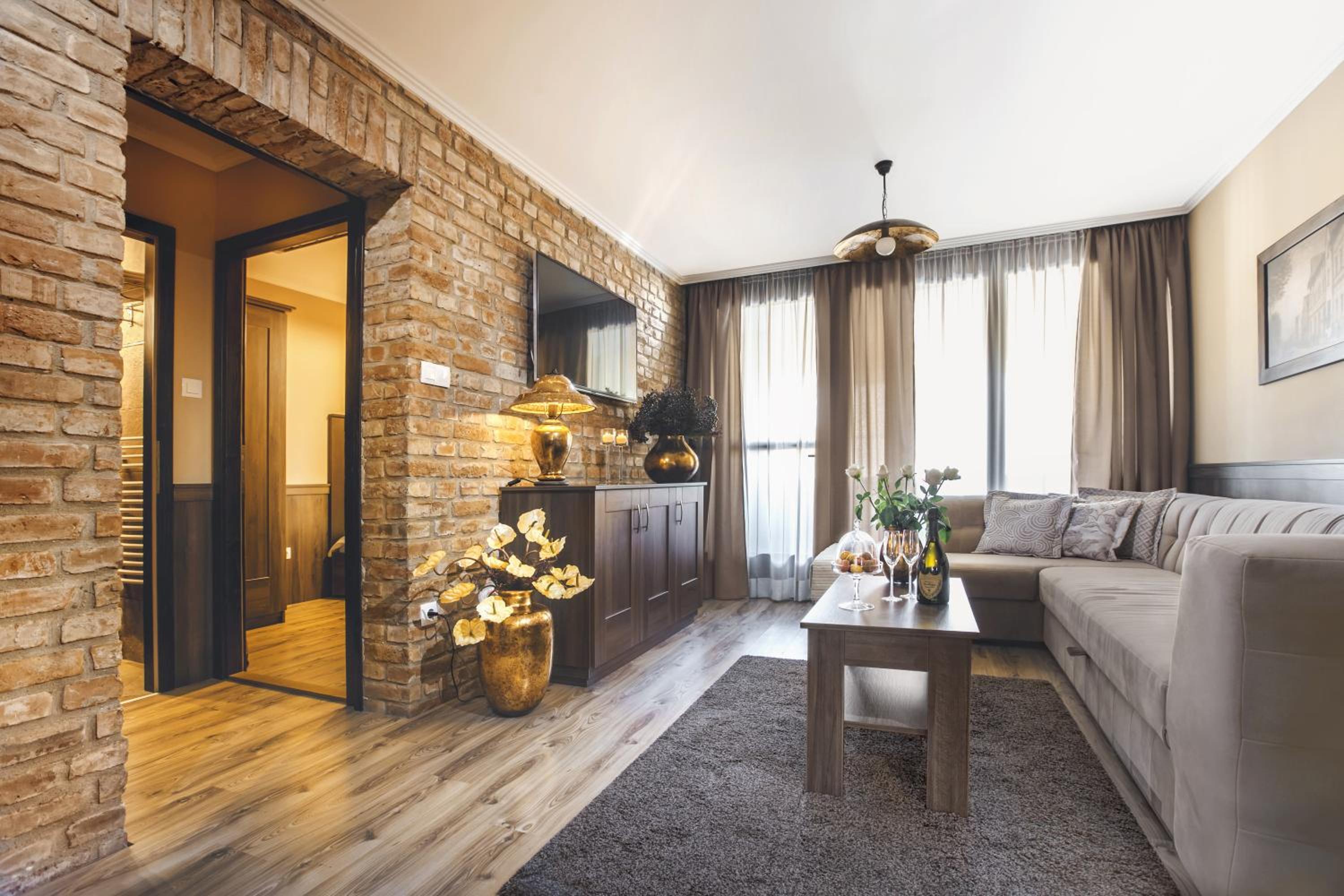 Deluxe Suite - Photo 17