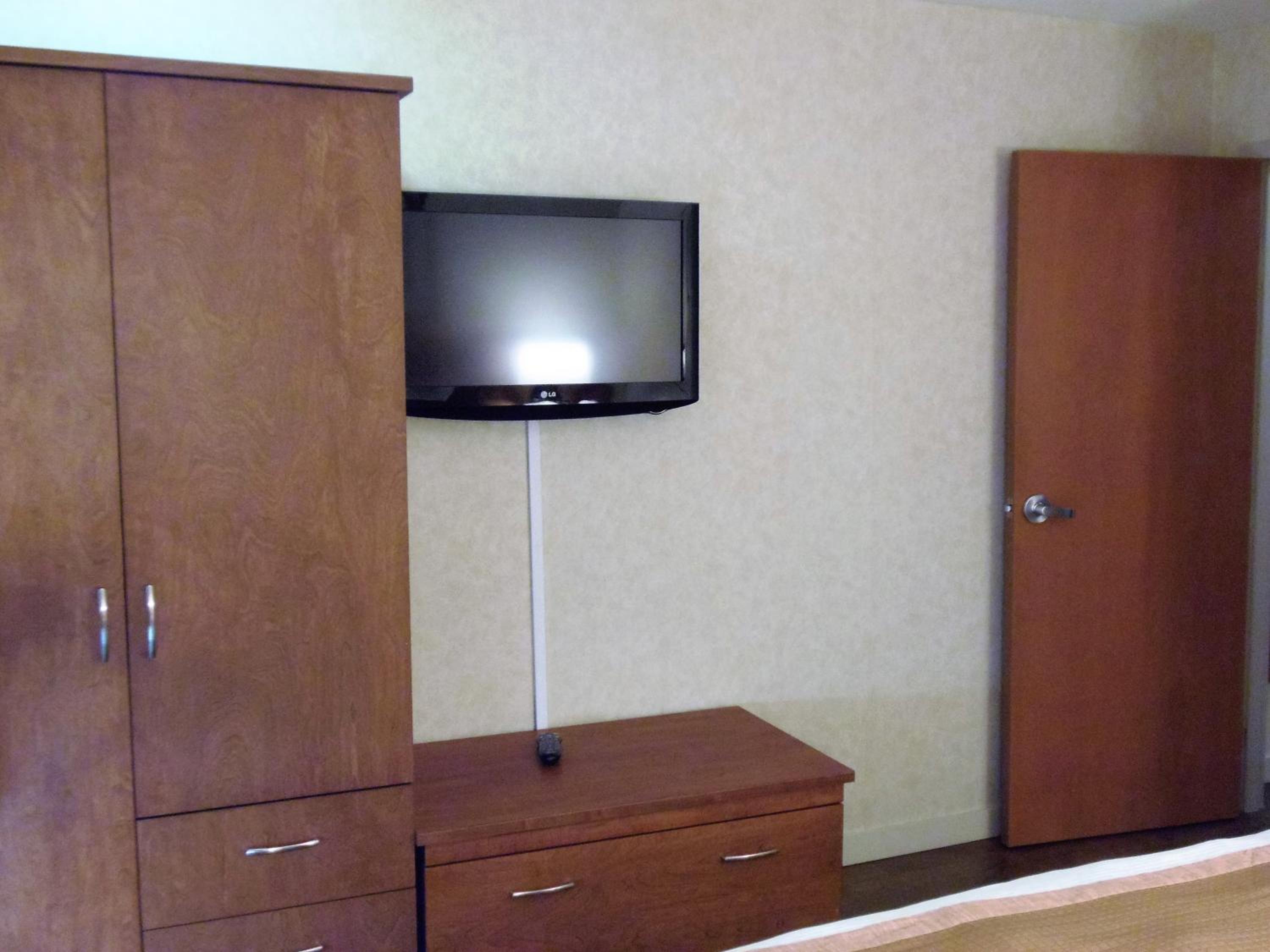 Executive Queen Room - New Building - Photo 17