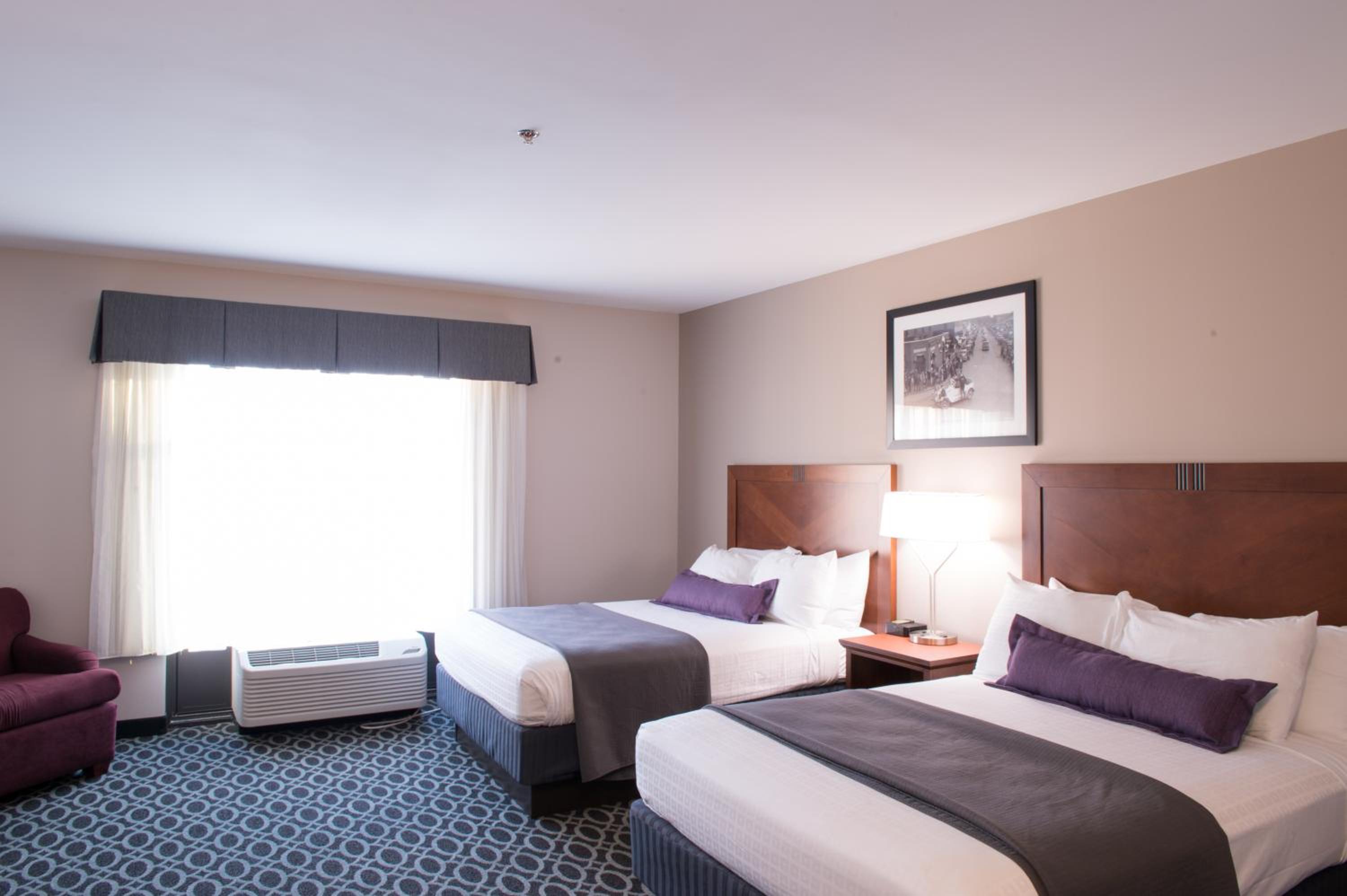 Queen Room with Two Queen Beds photo 1