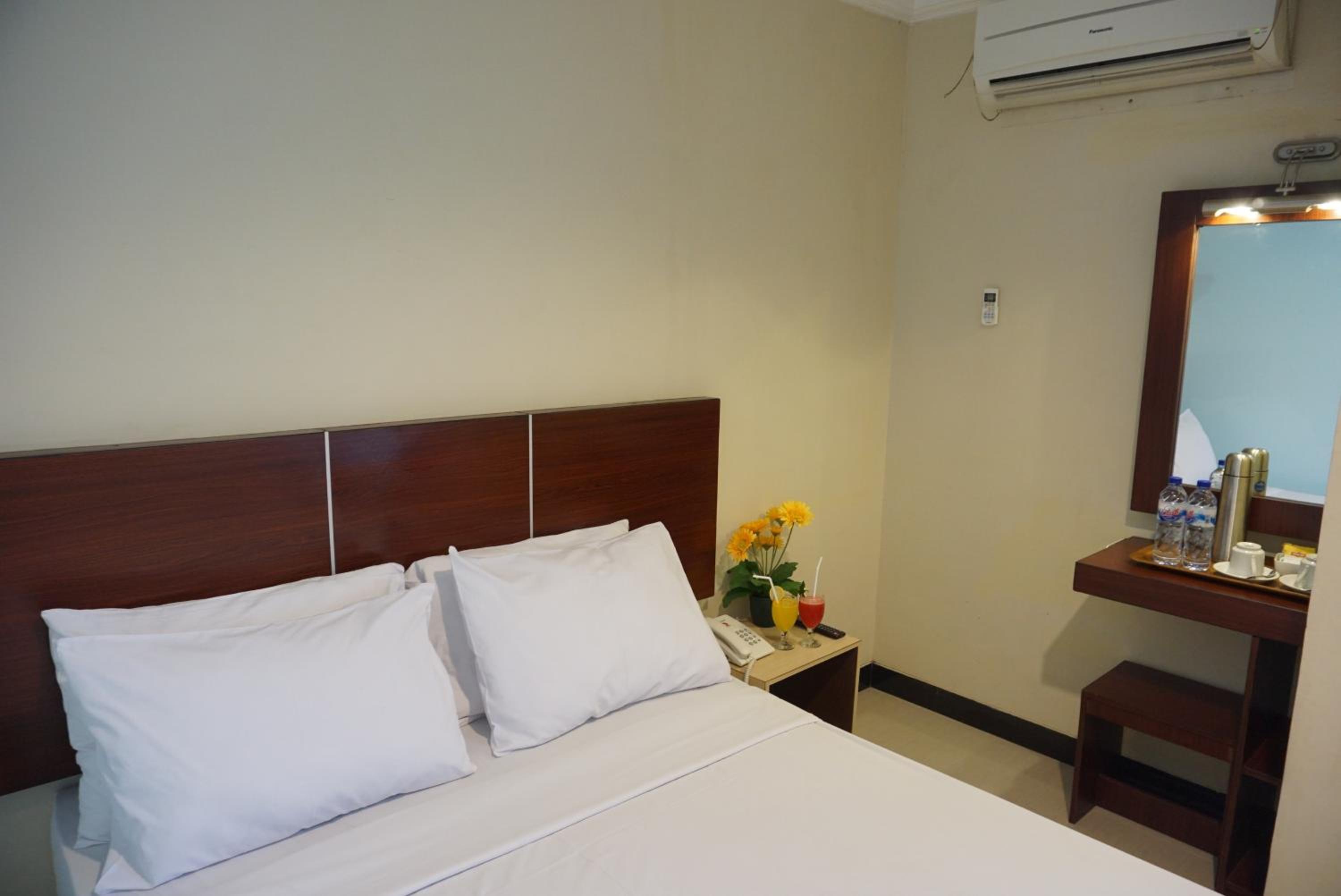 Standard Twin Room - Photo 2