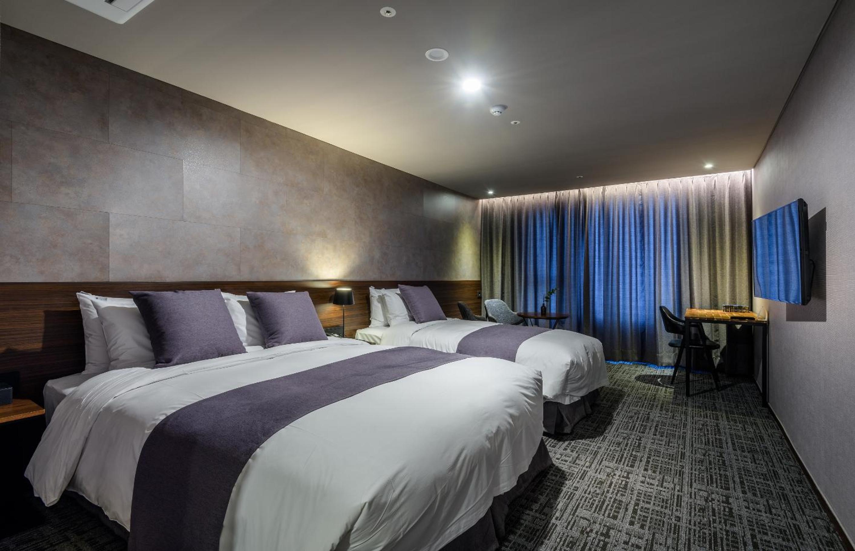Premier Twin Room