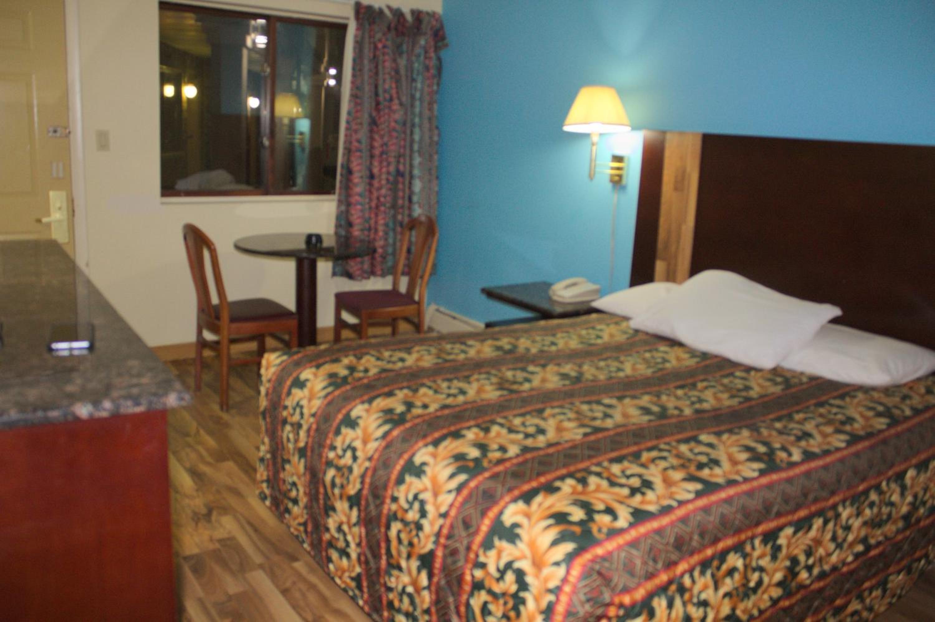 Queen Room photo 1