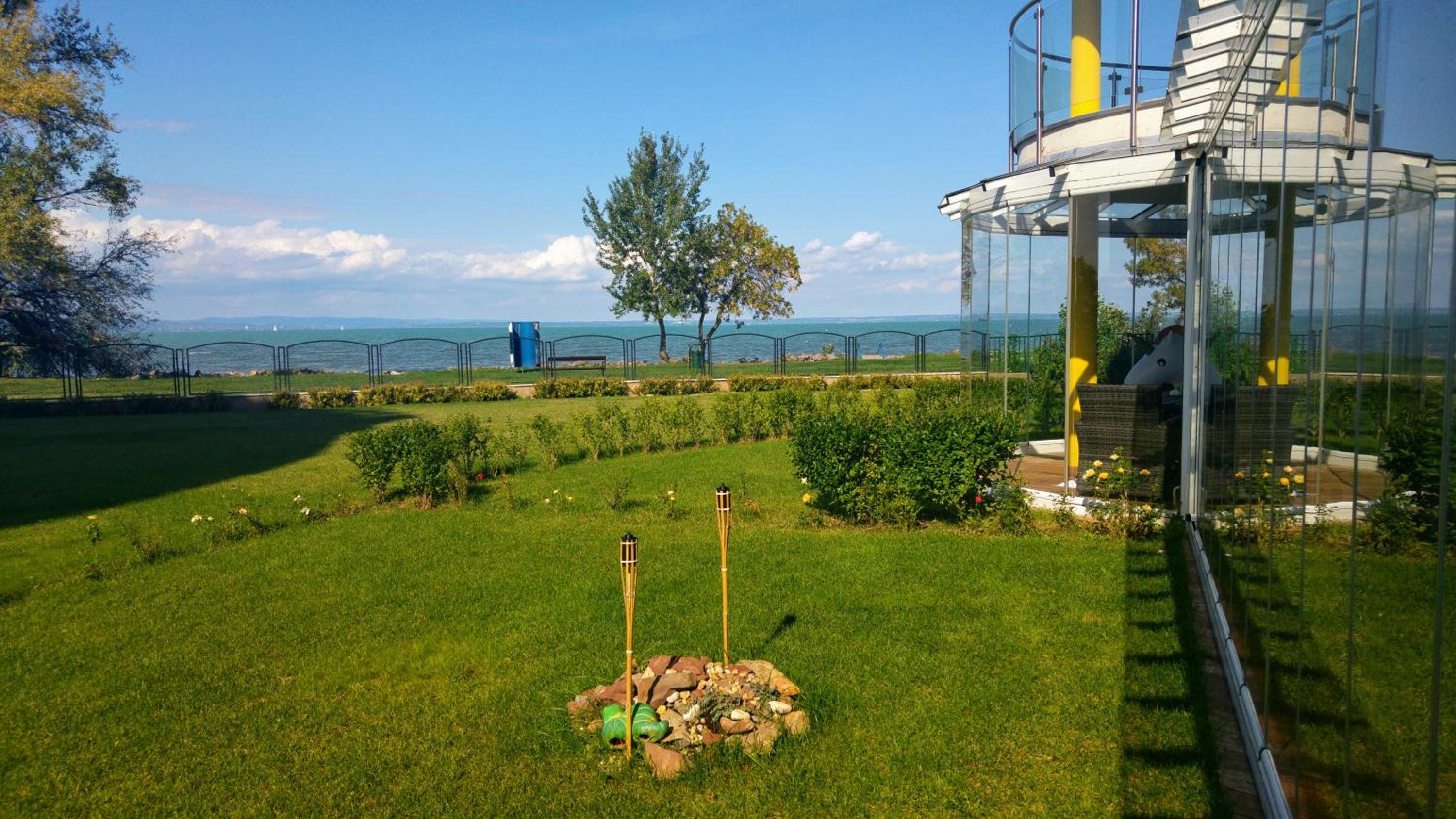 Two-Bedroom Apartment with Lake View - Photo 26