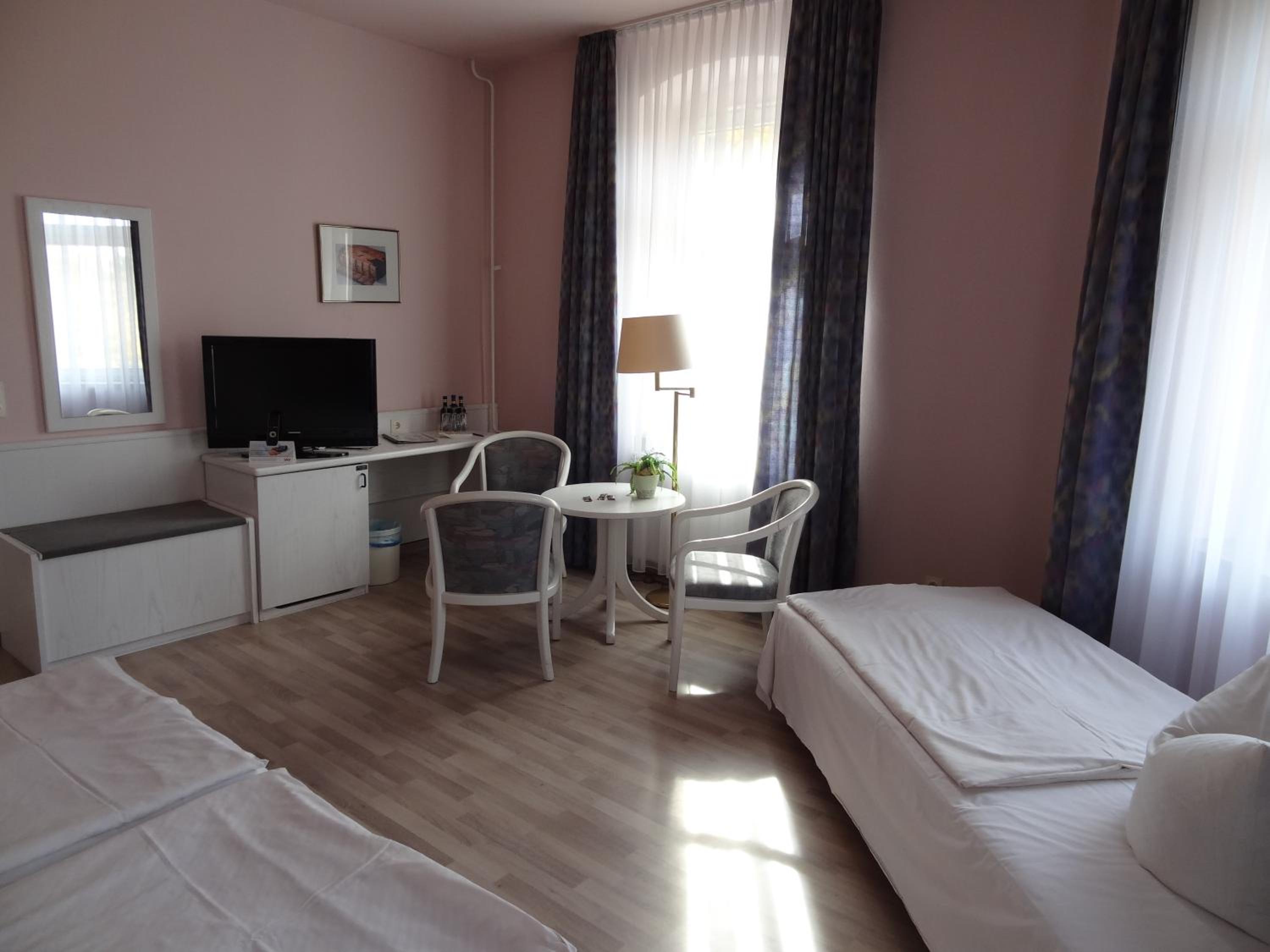 Triple Room - Photo 8