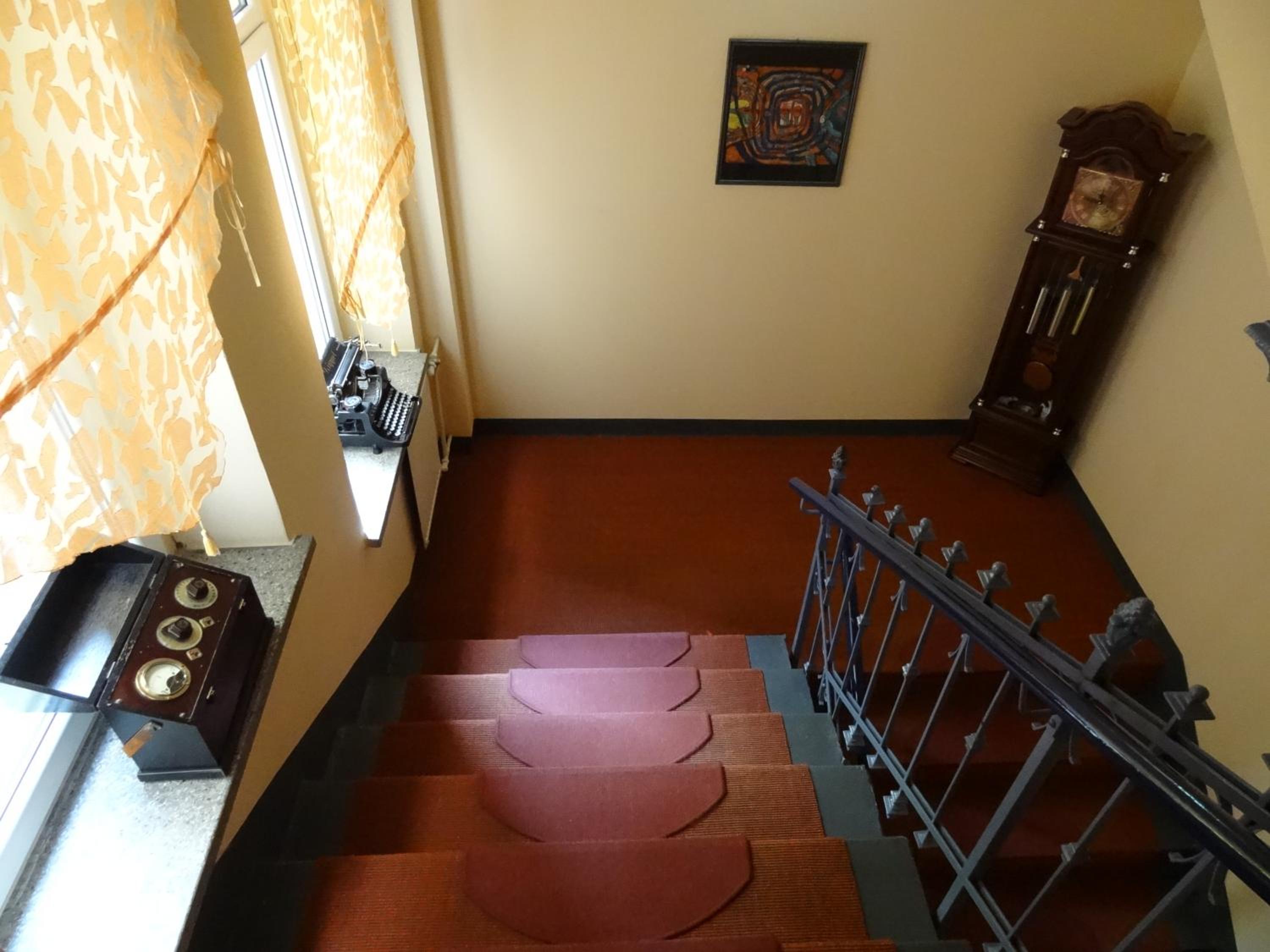 Family Room - Photo 5