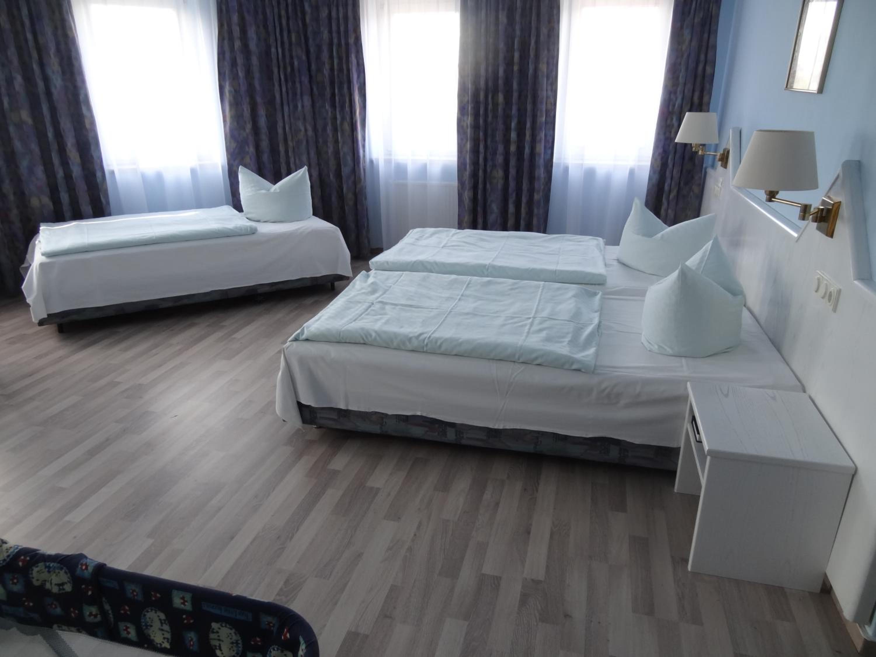 Triple Room - Photo 11