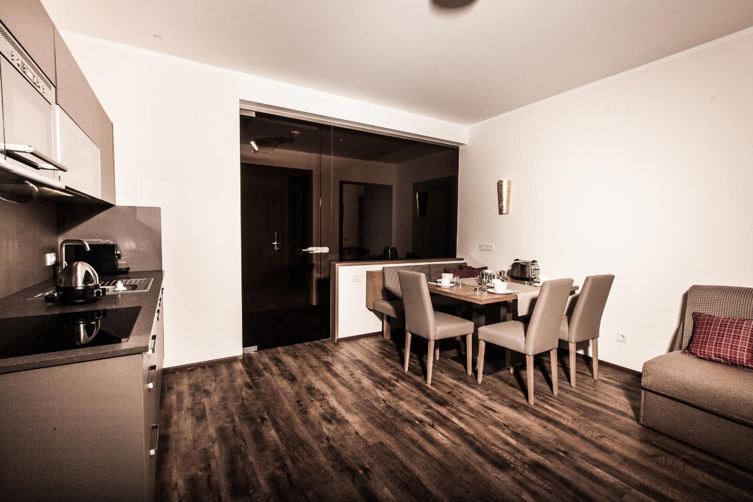 Apartment with Balcony (5 Adults) photo 3