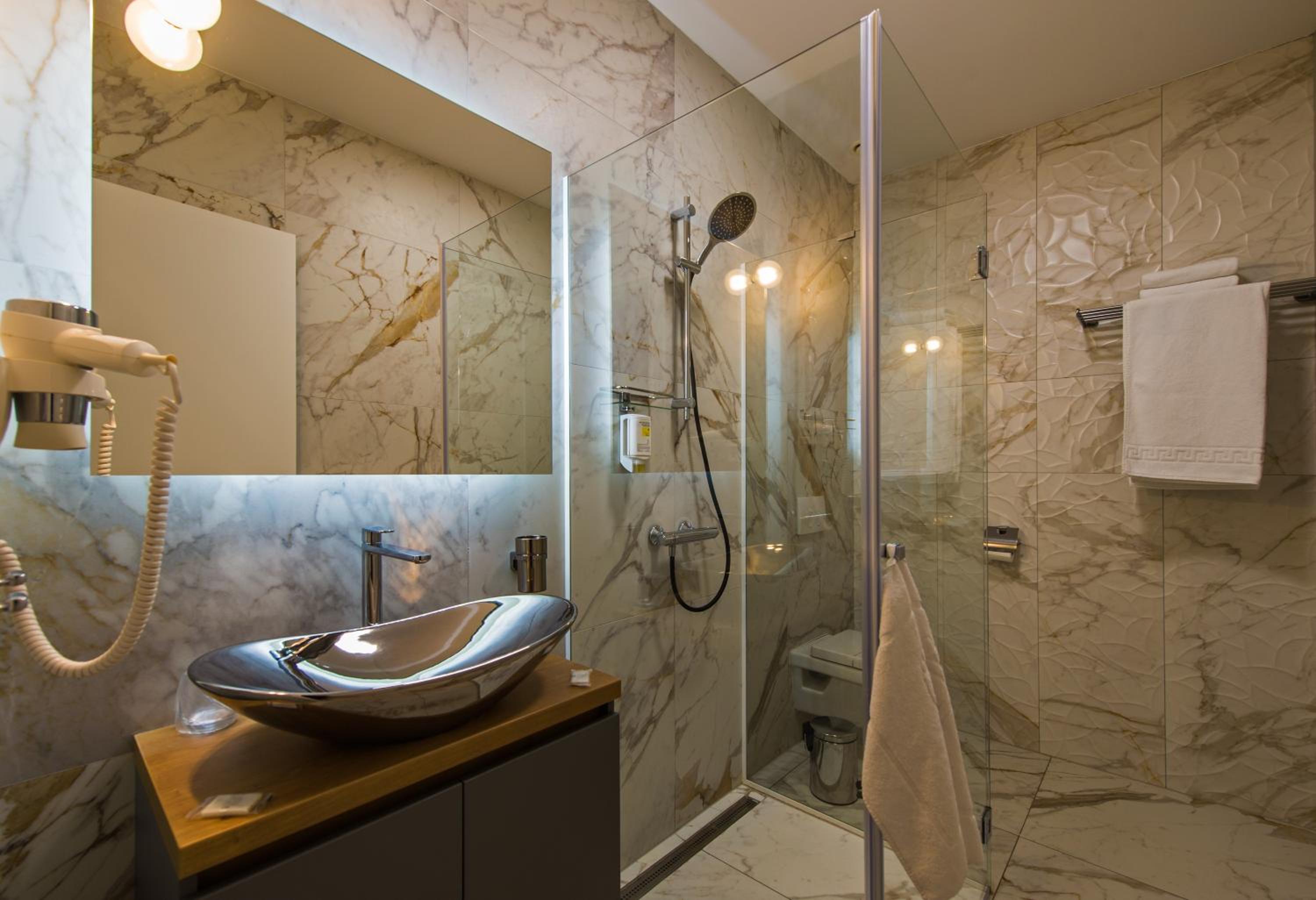 Double or Twin Room with Private Bathroom - Photo 3