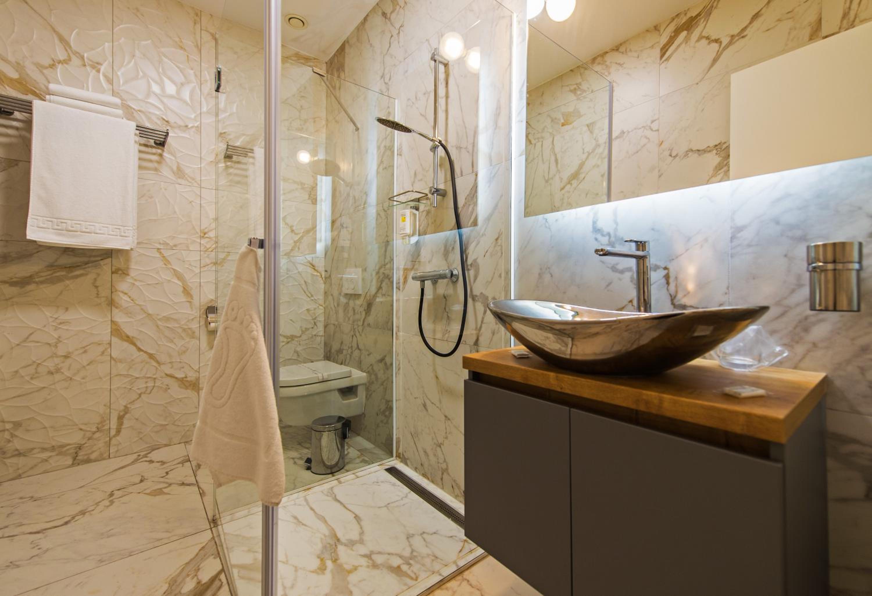 Double or Twin Room with Private Bathroom - Photo 4