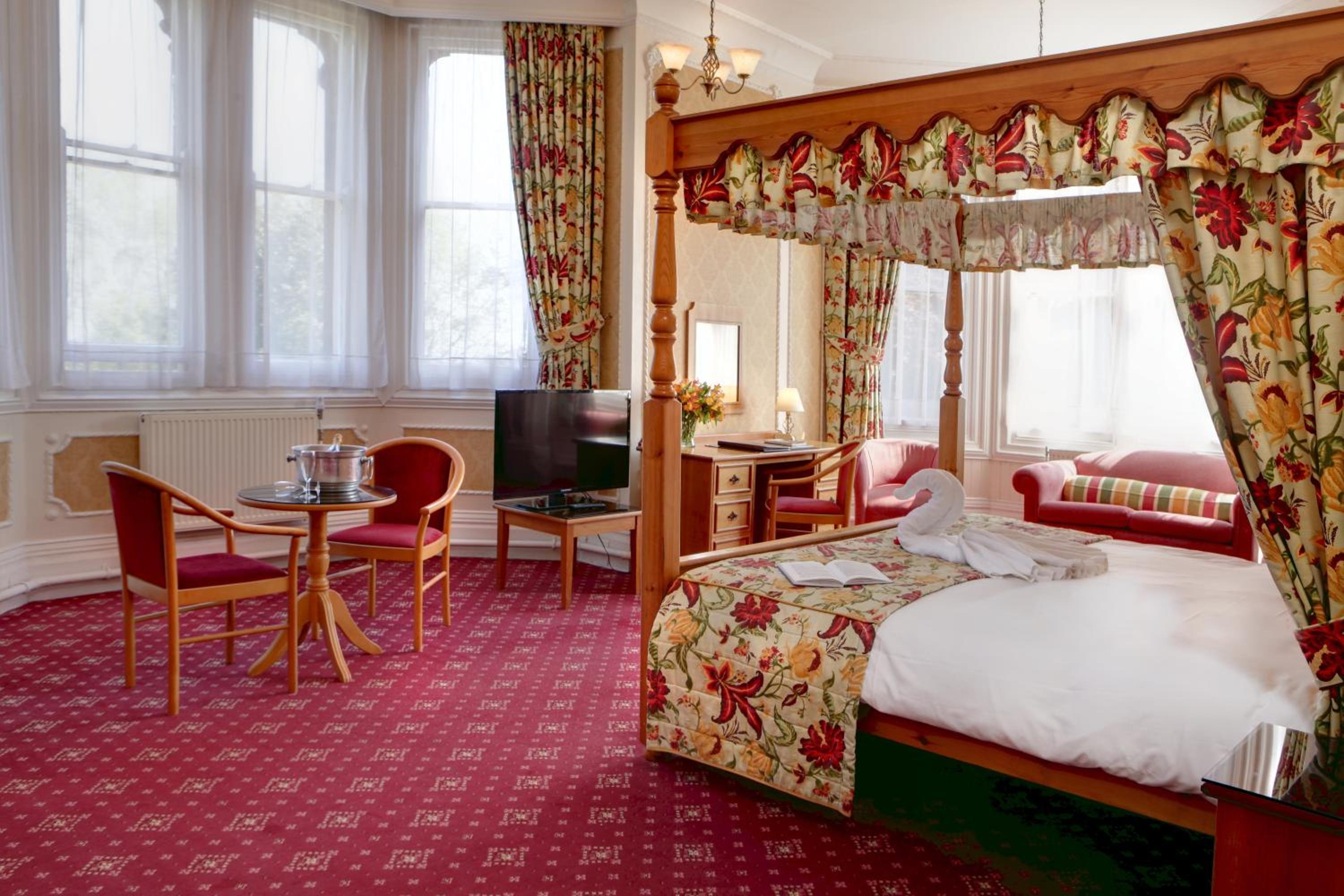 Four Poster Suite  - Photo 1