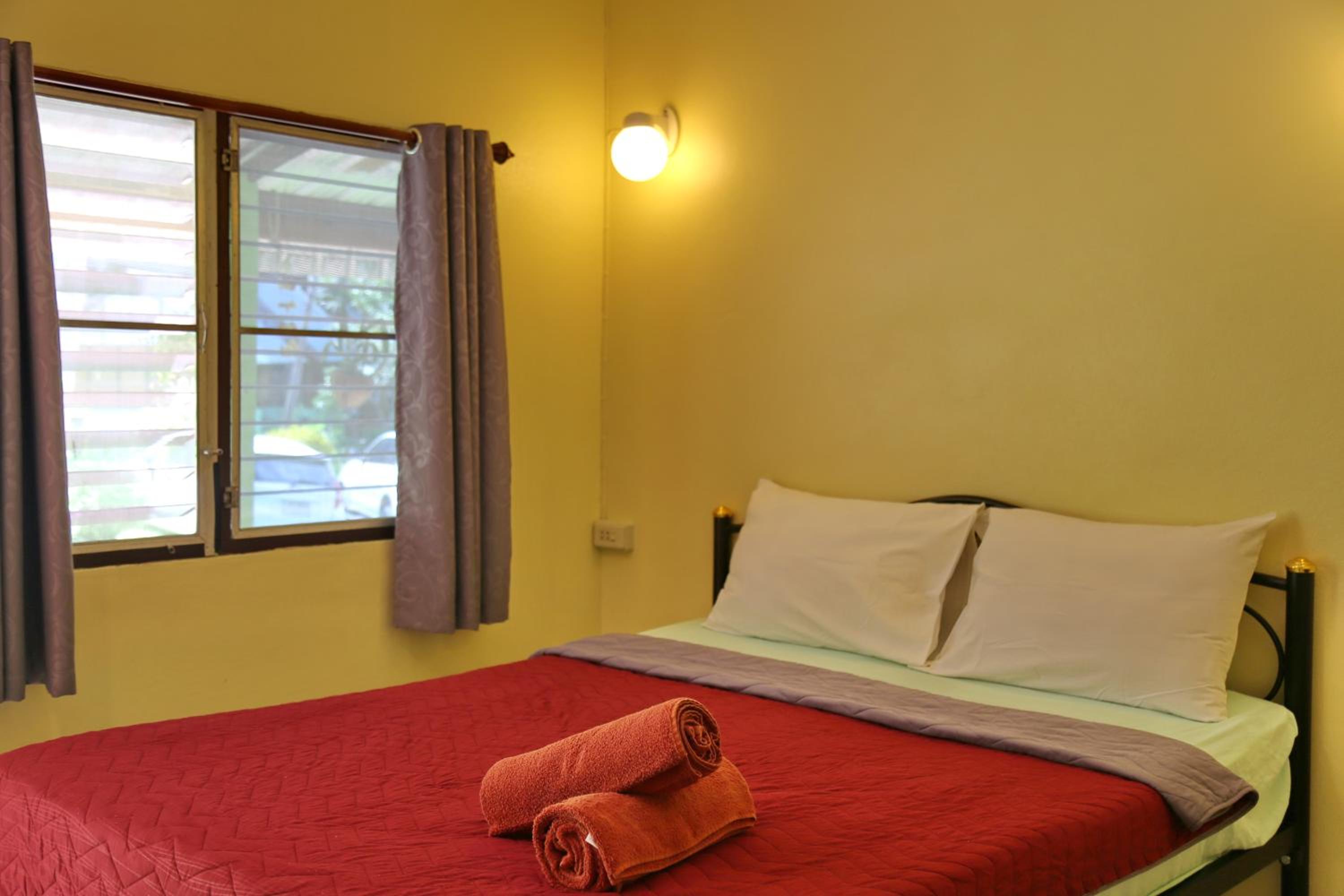 Deluxe Double Room with Fan - Photo 4