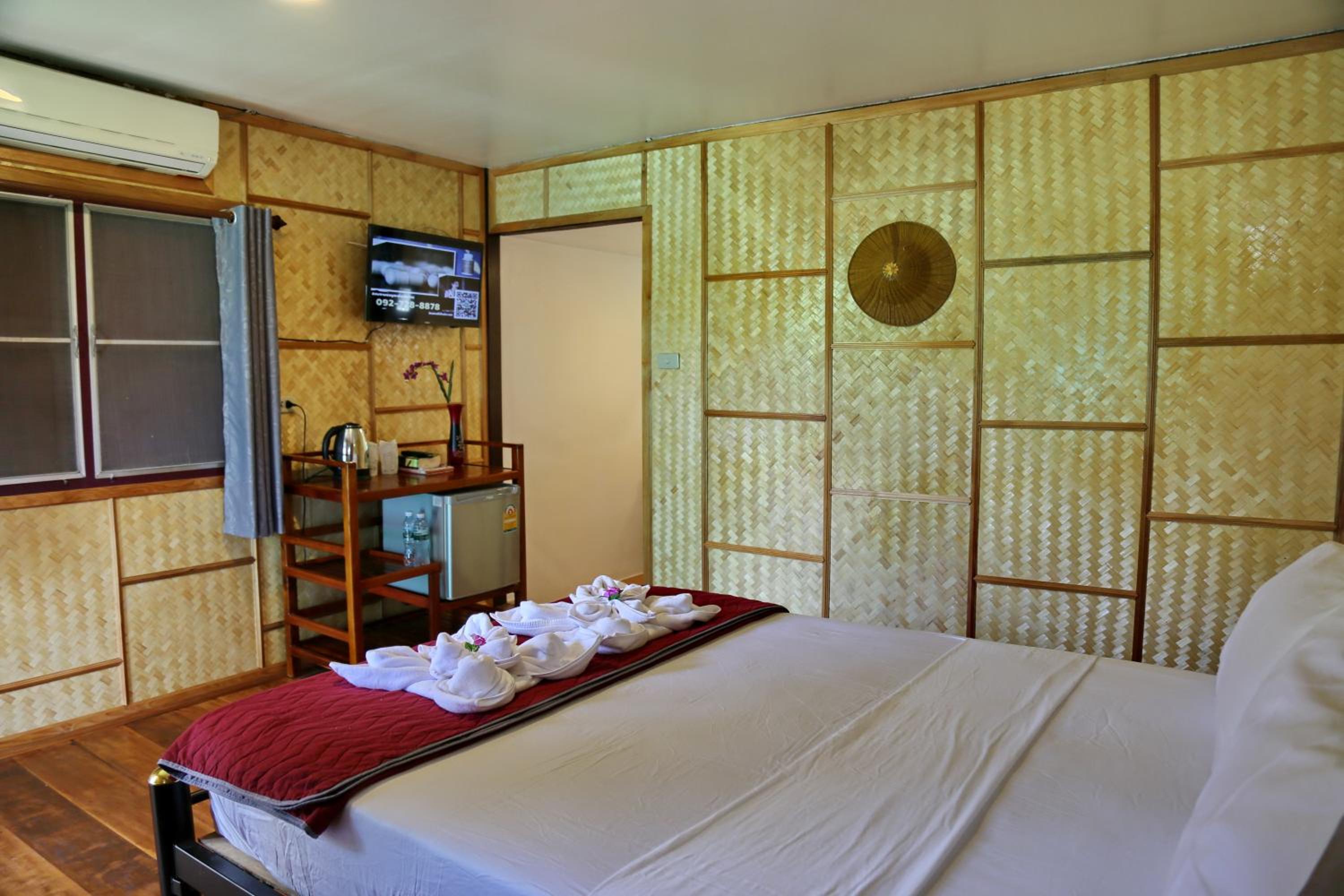 Bungalow with Sea View - Photo 1