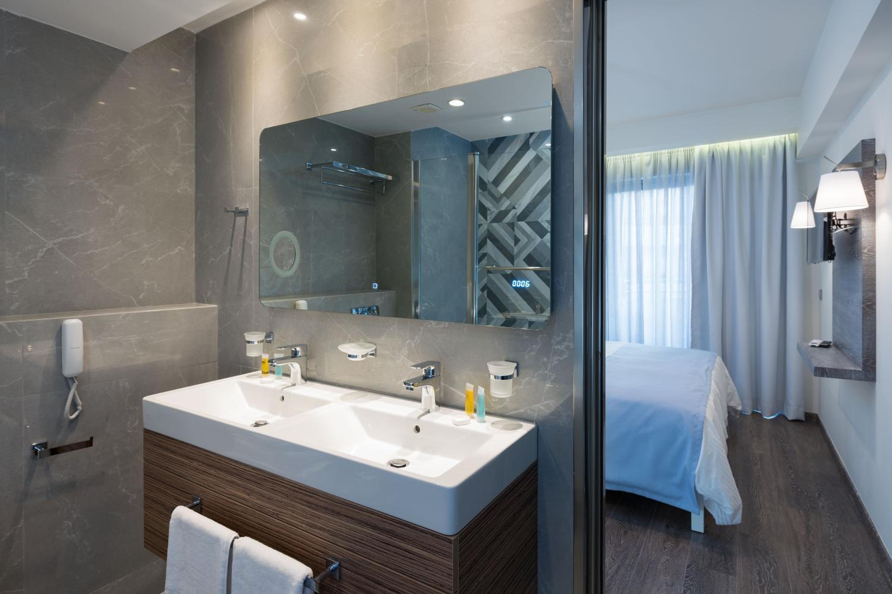 Executive Suite thumbnail 5