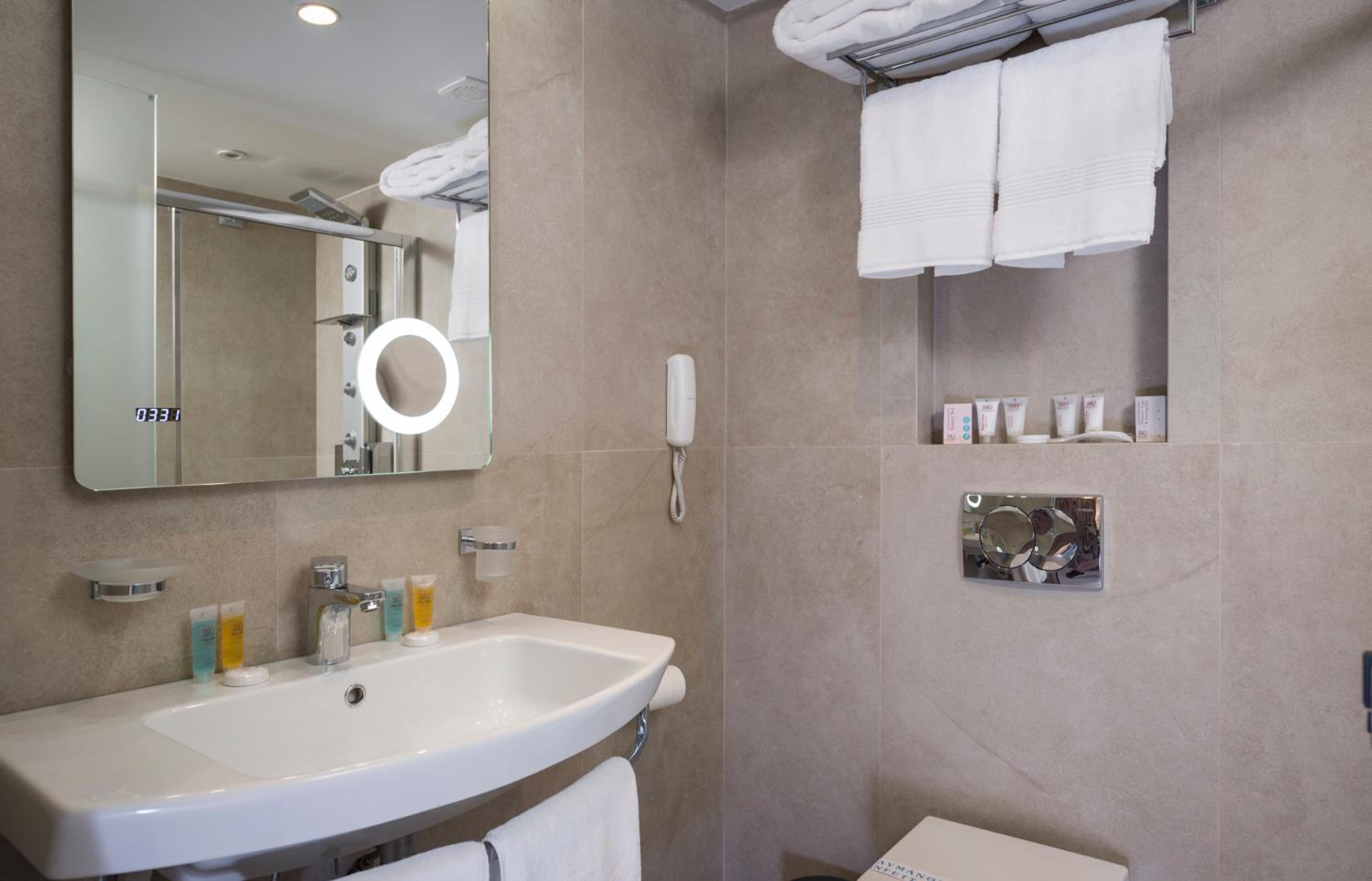Superior Double Room - Photo 8