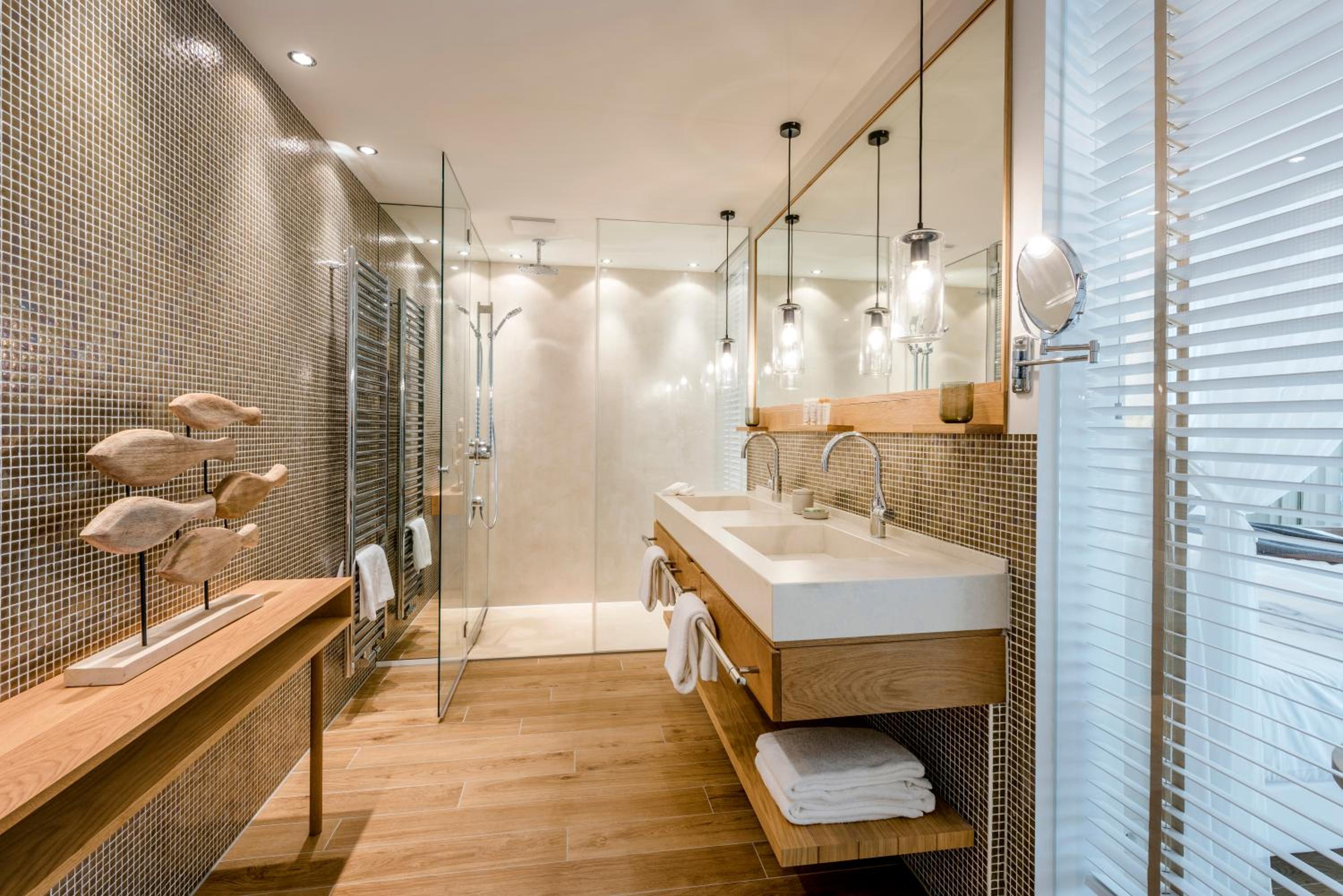 Superior King Suite photo 2