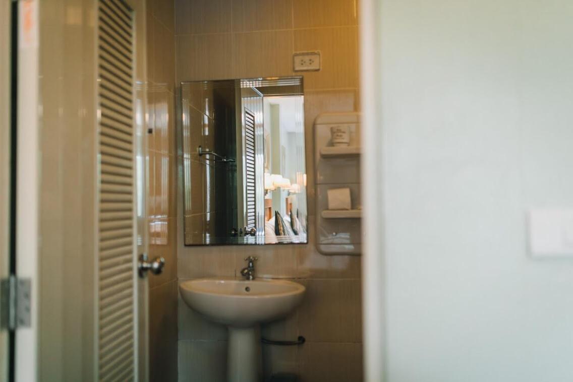 Twin Room - Photo 3