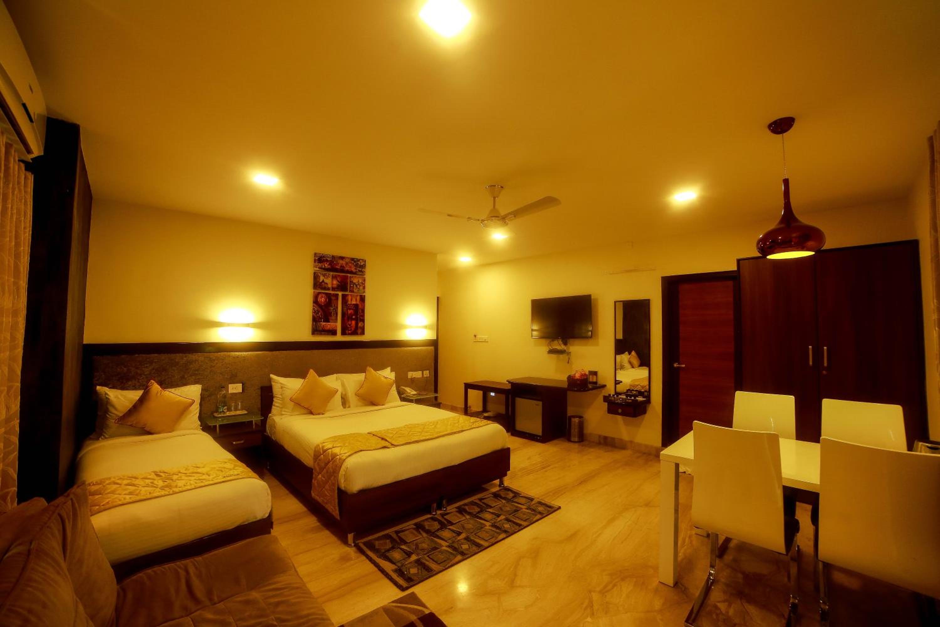 Family Room with Balcony photo 3