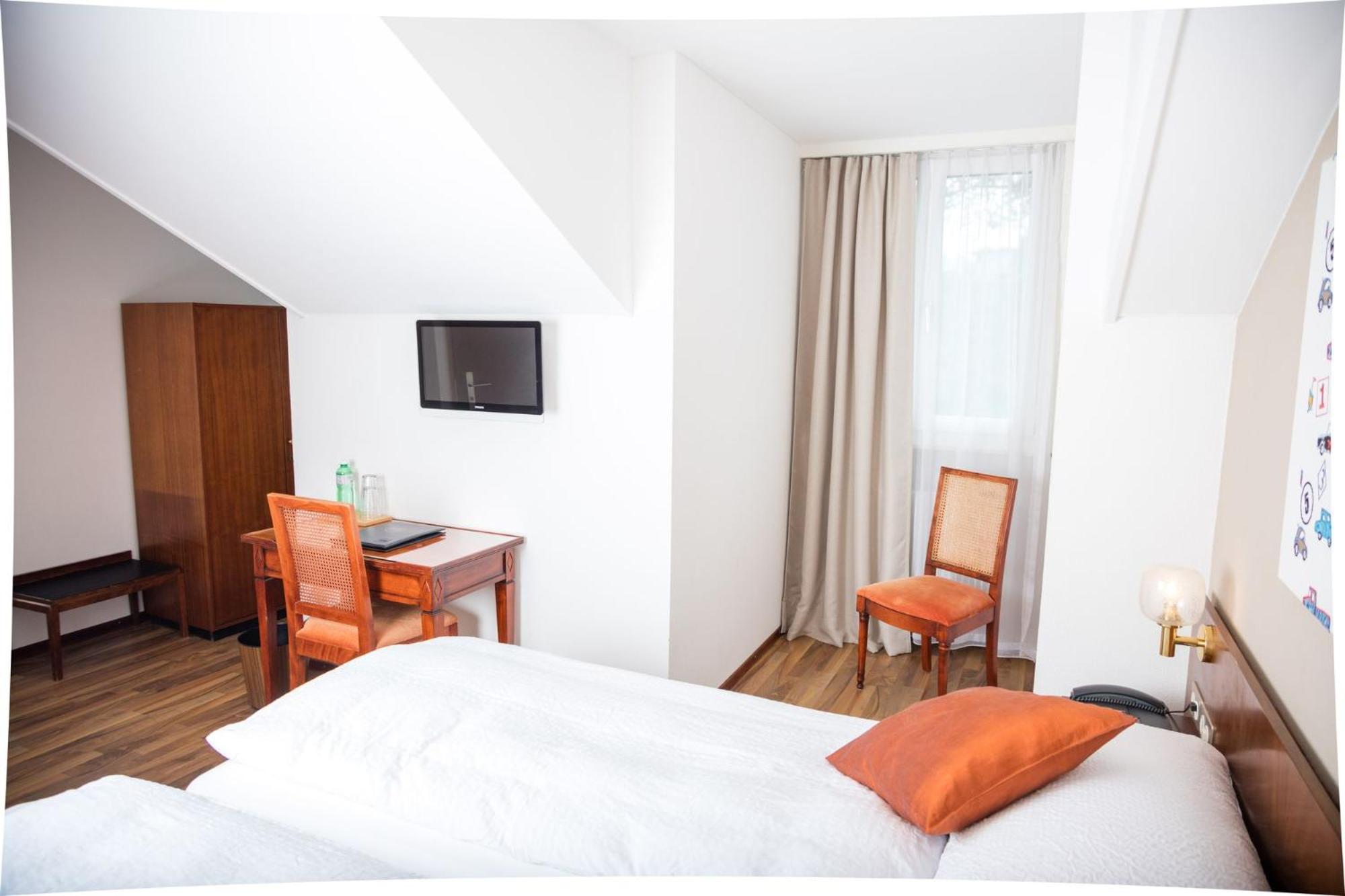 Economy Twin Room