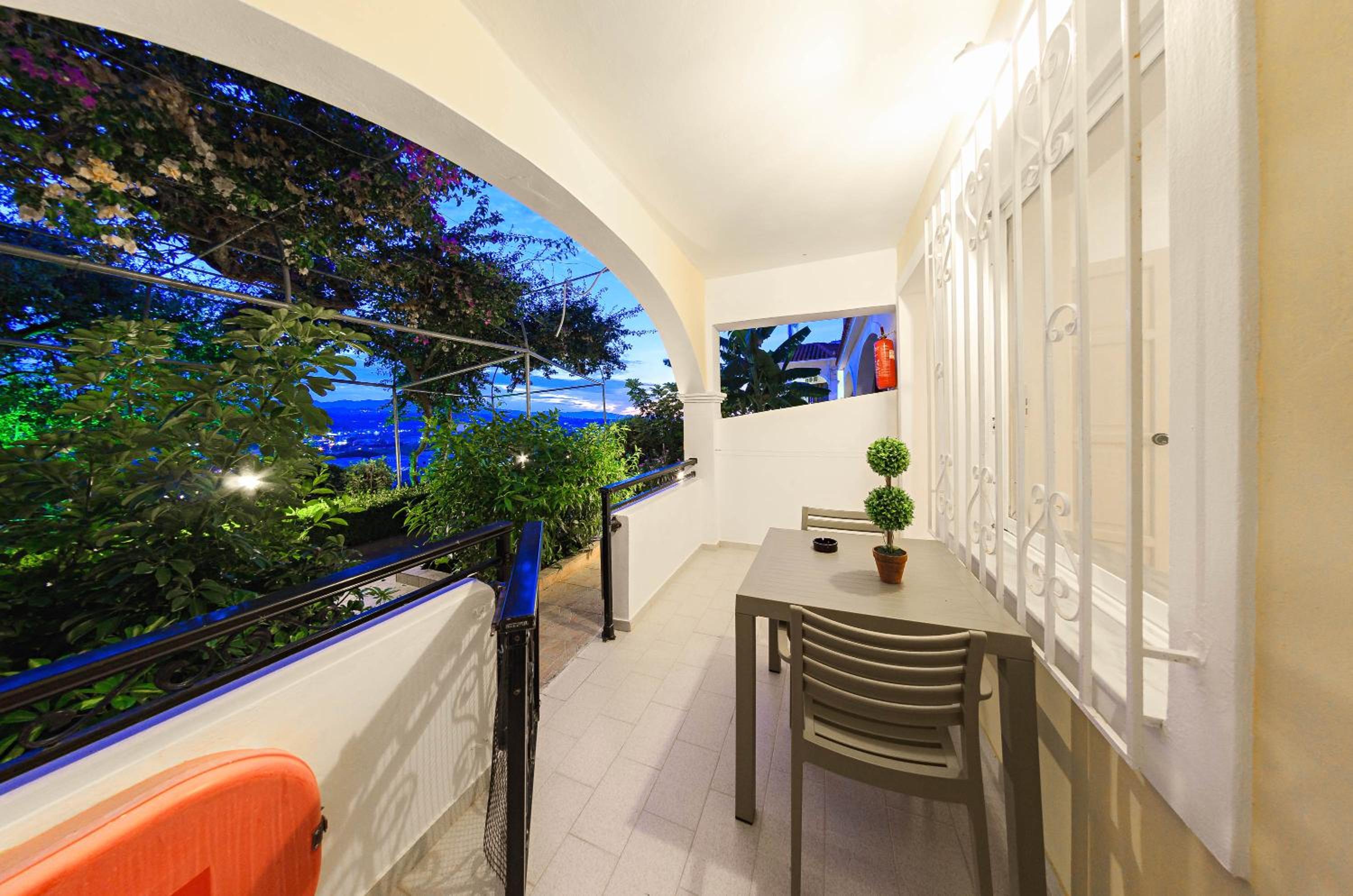 Studio (2 Adults) - Photo 10