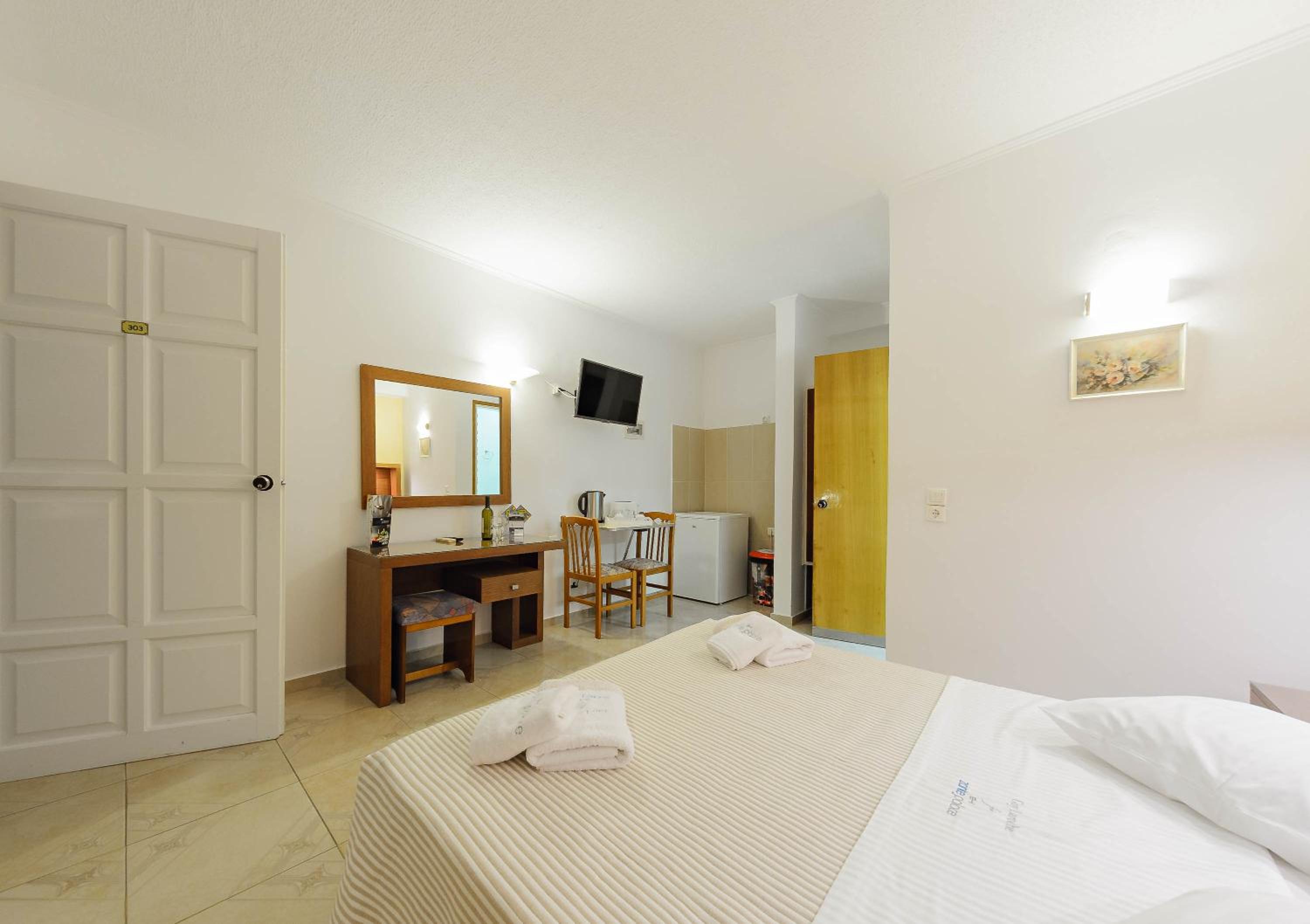 Double Room with Terrace - Photo 15