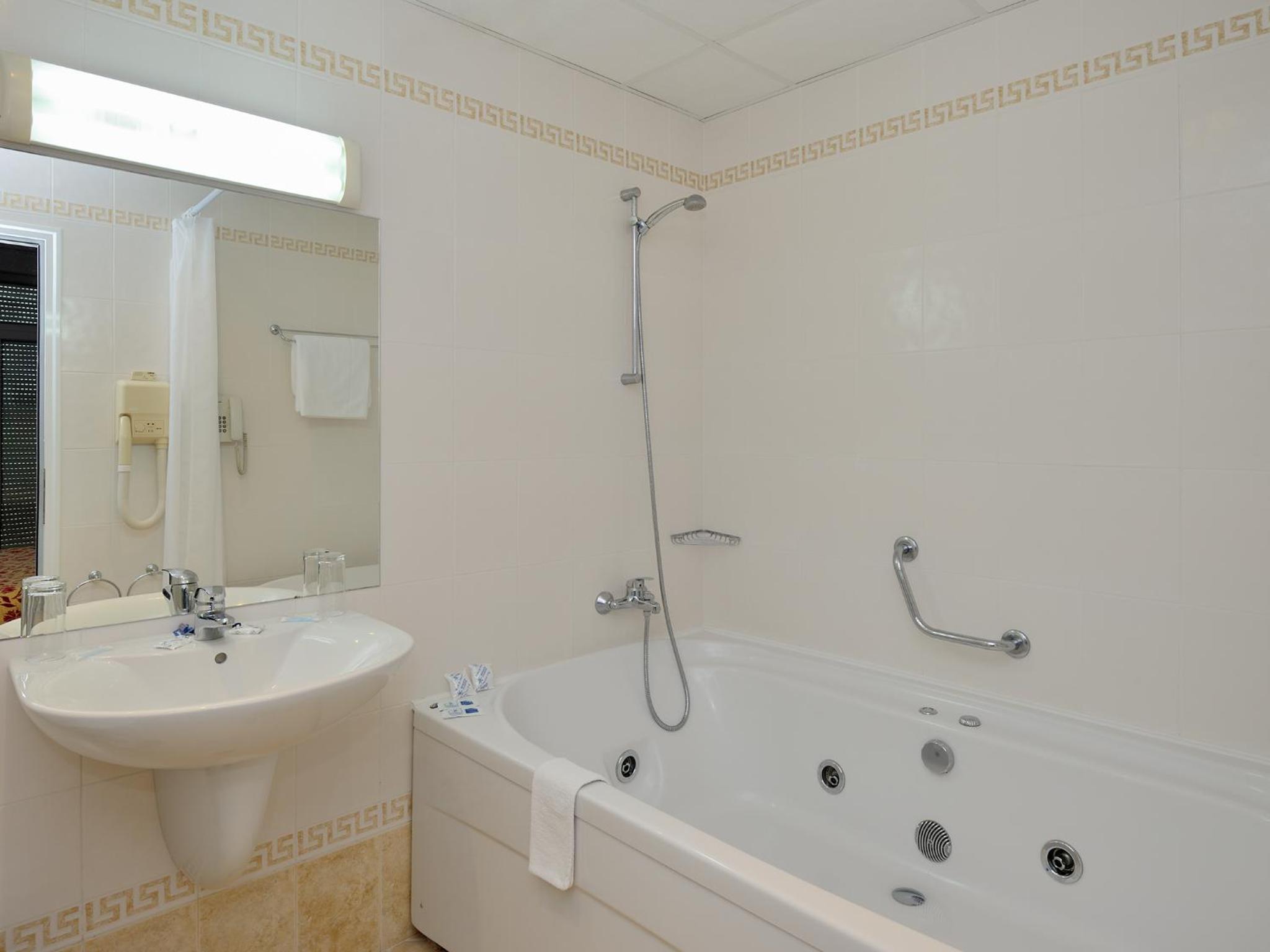 Two-Bedrooms Suite (non-renovated) – Building 1 photo 2