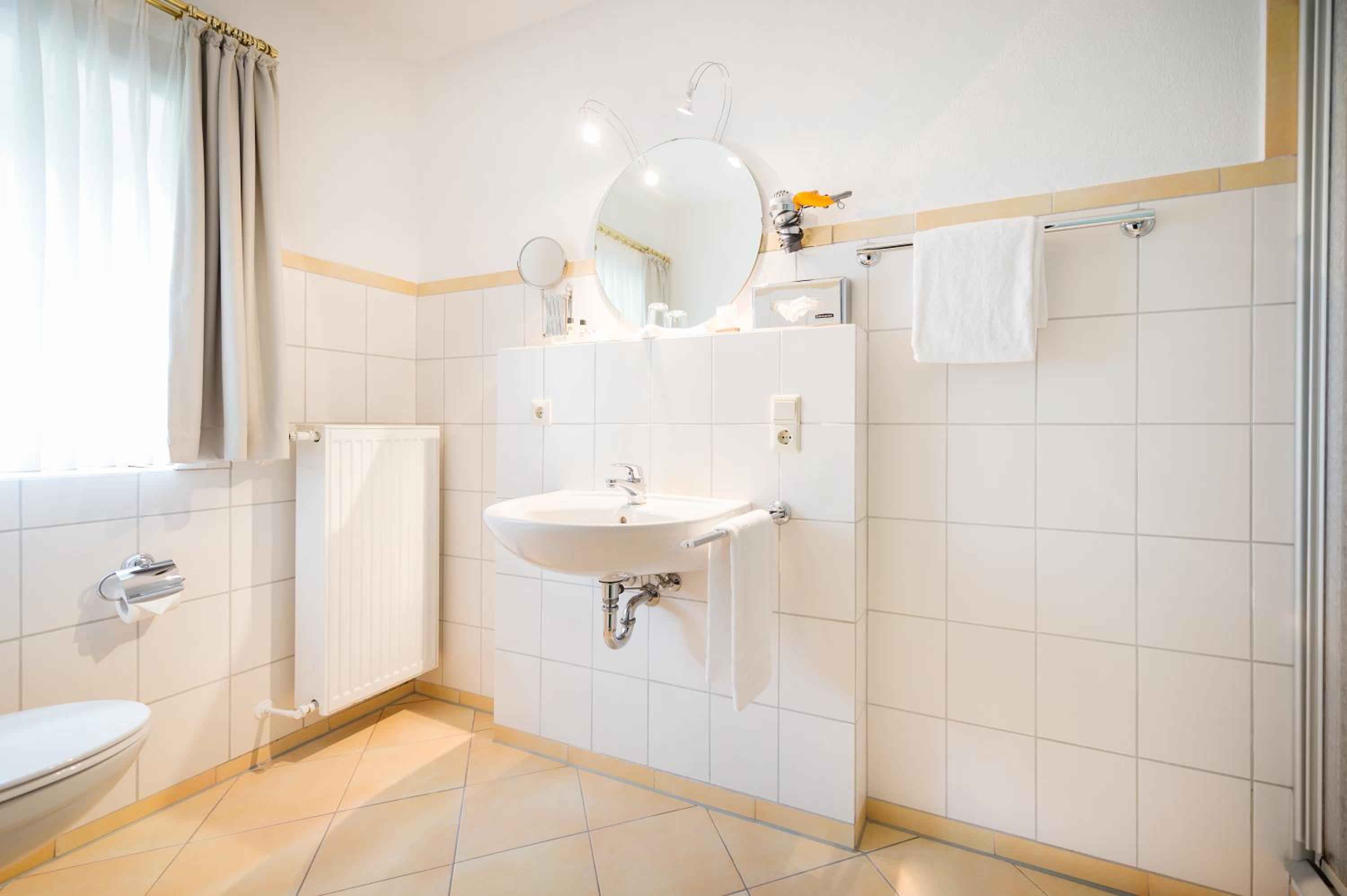 Single Room with Private Bathroom photo 3