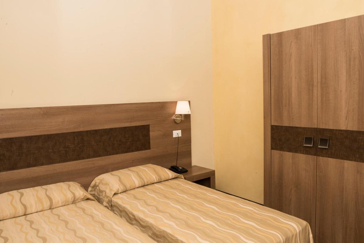 Basic Twin Room photo 1