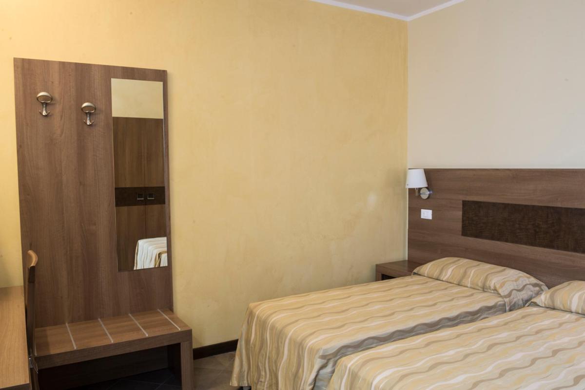 Basic Twin Room photo 2