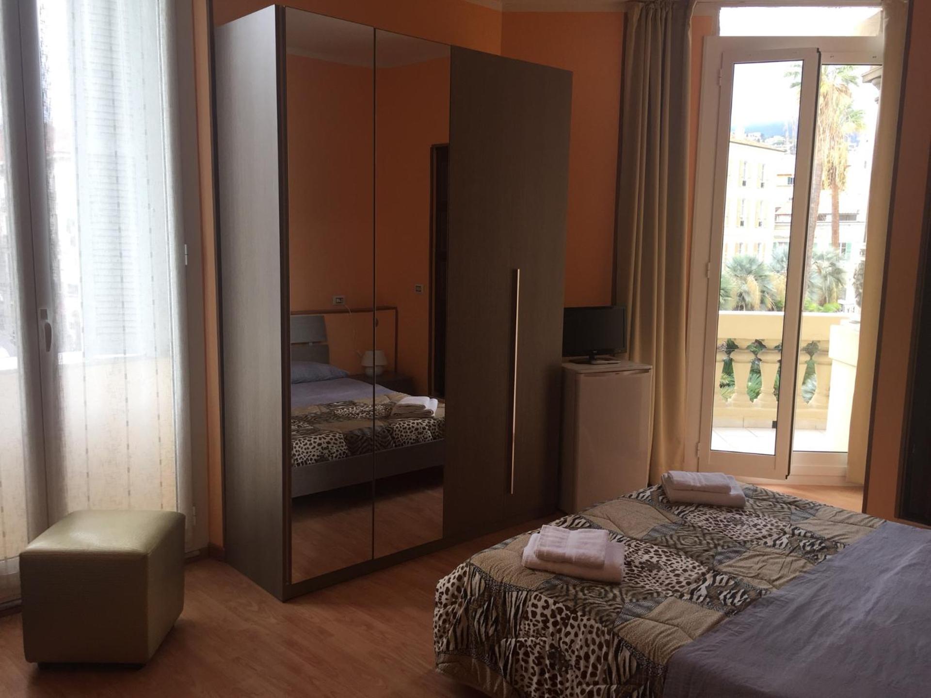 Triple Room with Balcony - Photo 8