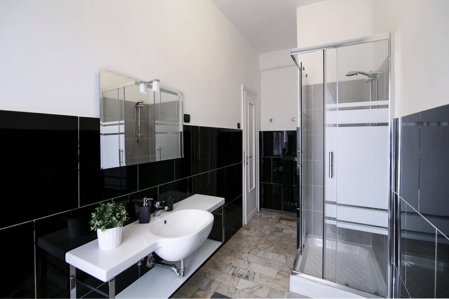 Twin Room with Shared Bathroom photo 2