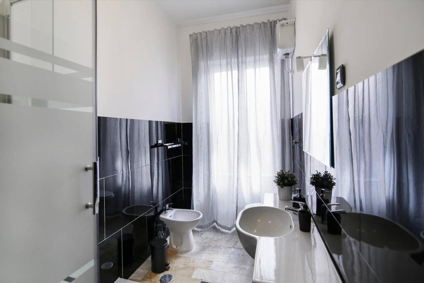 Twin Room with Shared Bathroom photo 3