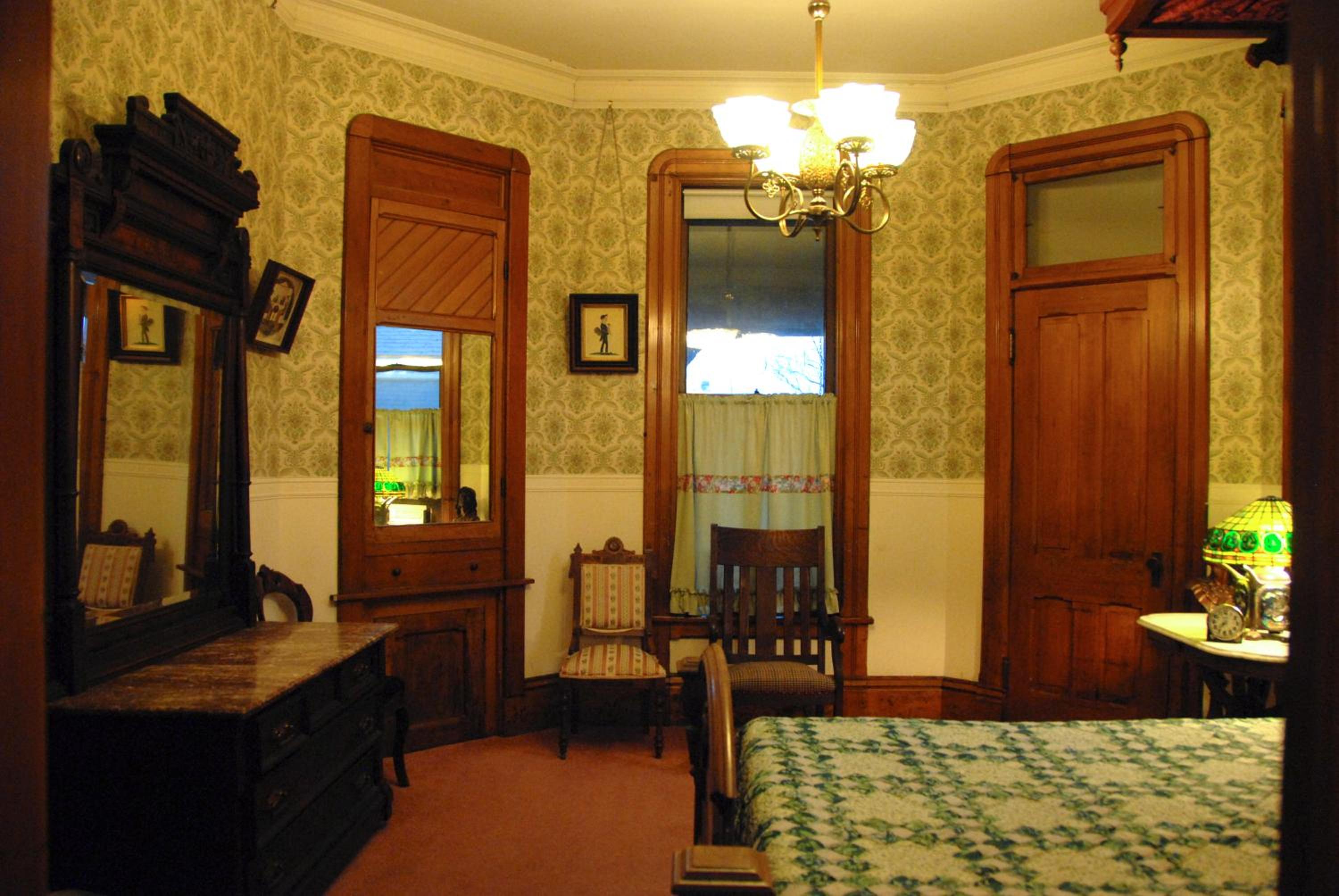 Standard Room with Shared Bathroom photo 2