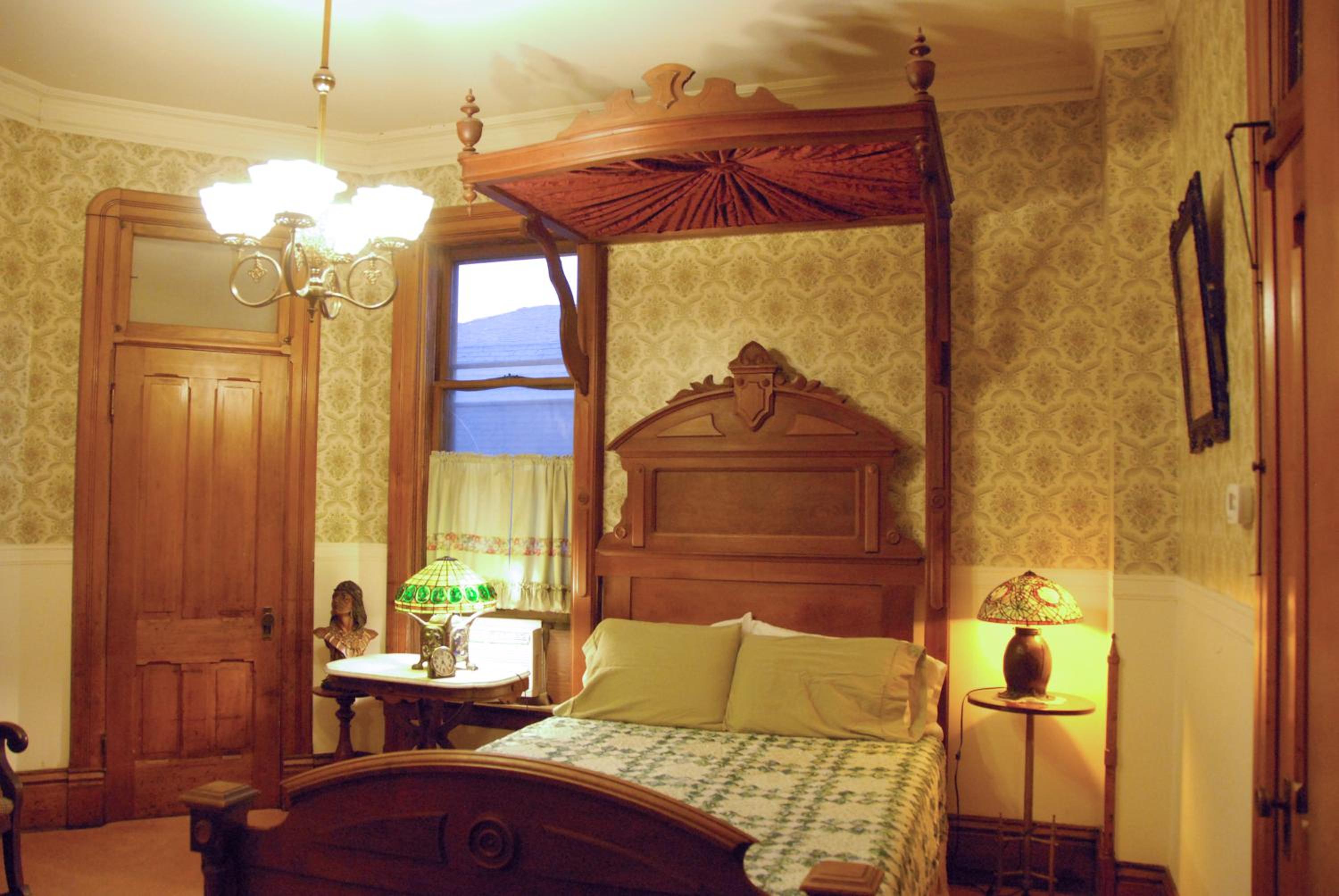 Standard Room with Shared Bathroom photo 1