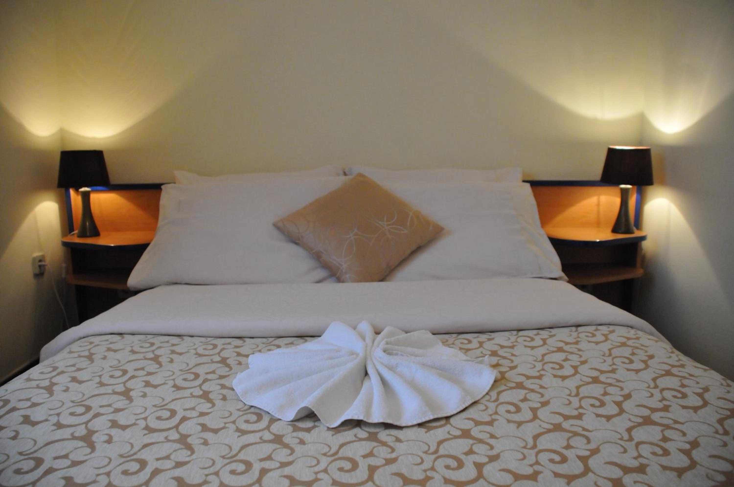 Double Room - Photo 7
