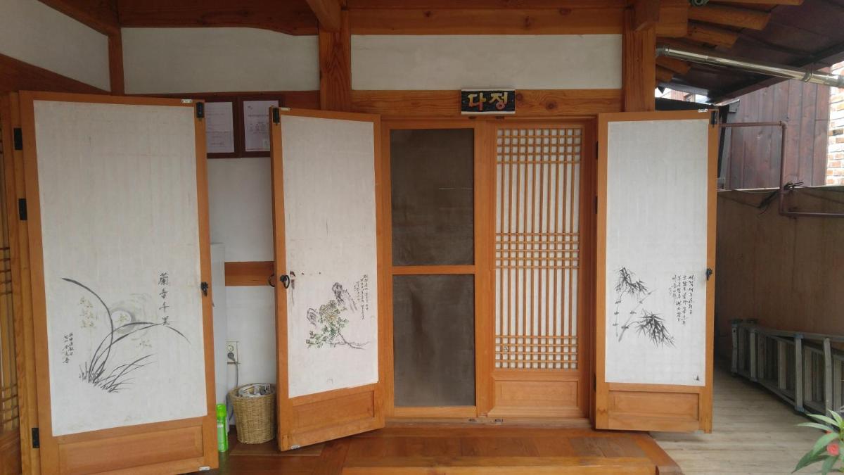 Triple Room with Private Bathroom photo 2