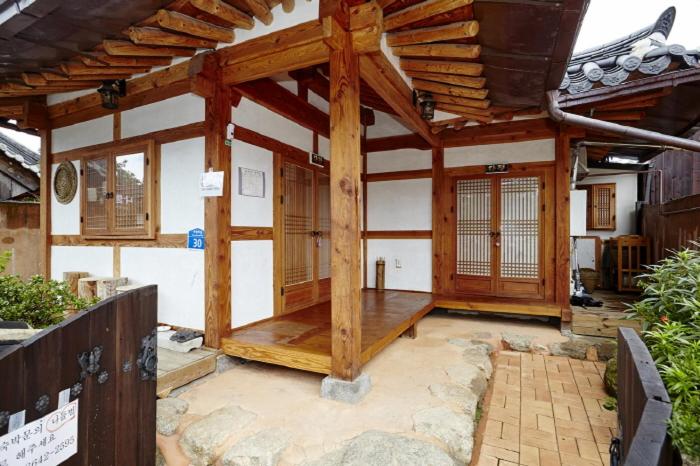 Twin Room with Private Bathroom photo 3