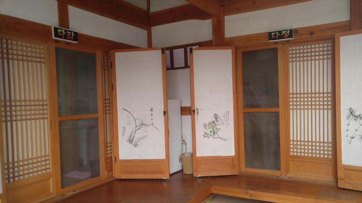 Triple Room with Private Bathroom photo 3
