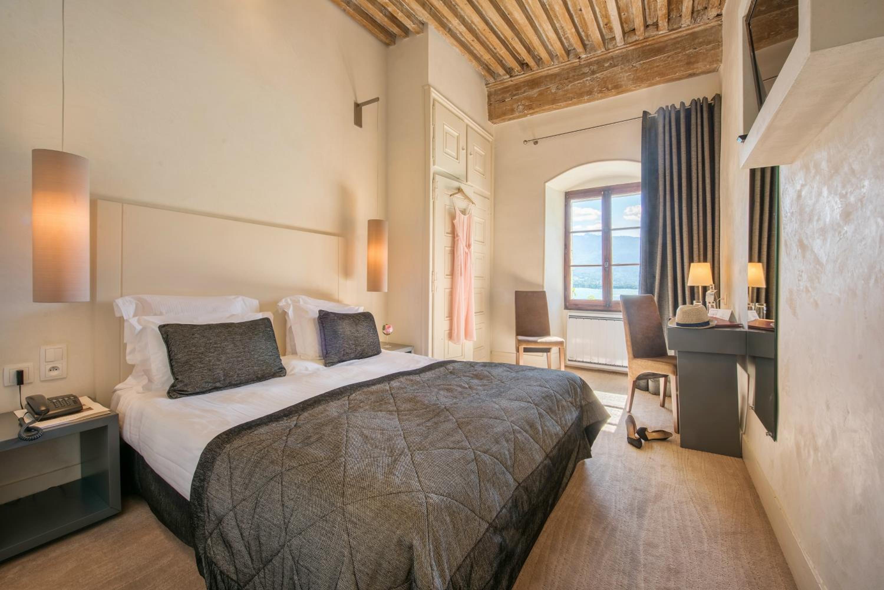 Deluxe Double Room with Lake View and Spa Access Included photo 2