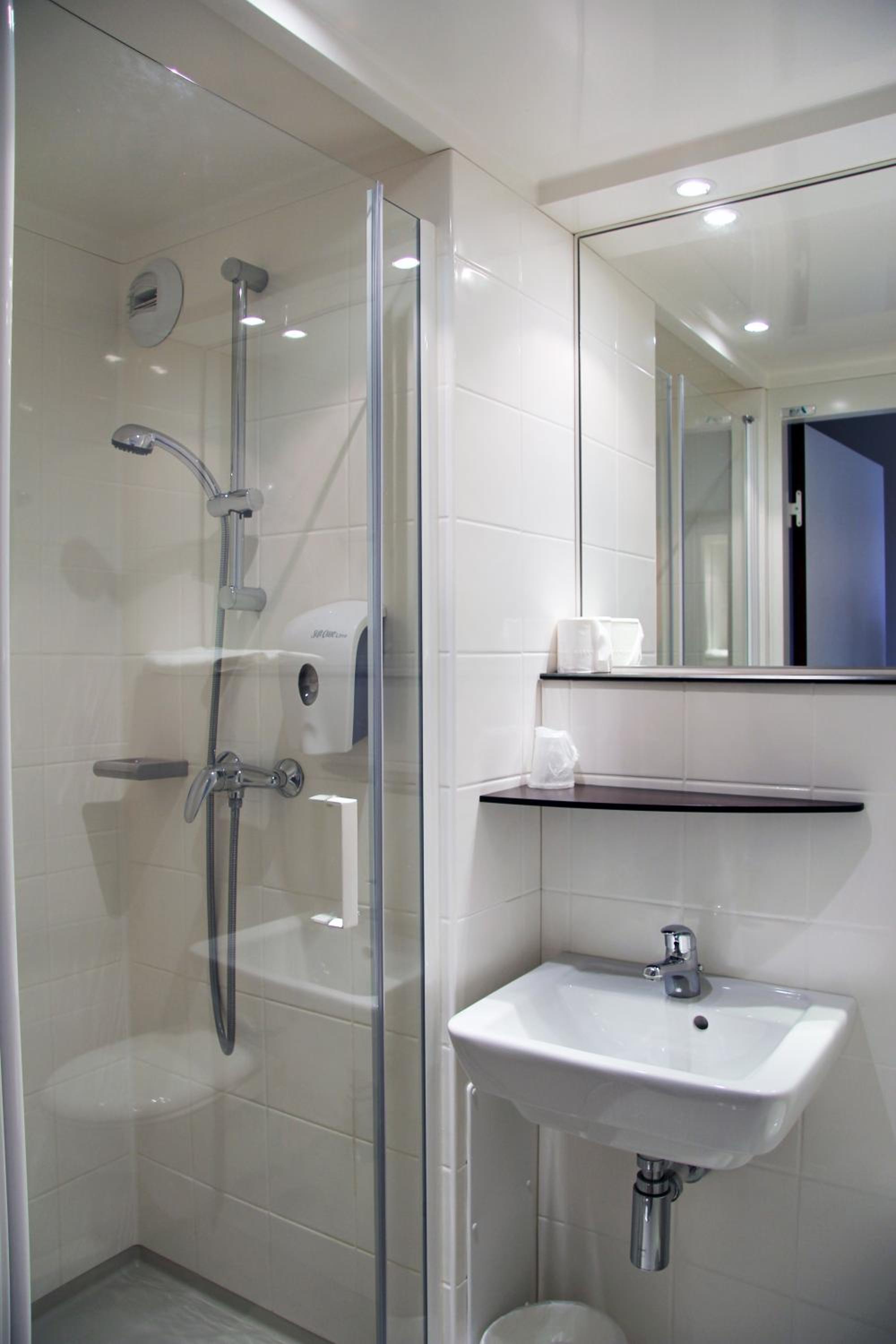 1 Double Bed - Superior Room - Photo 4