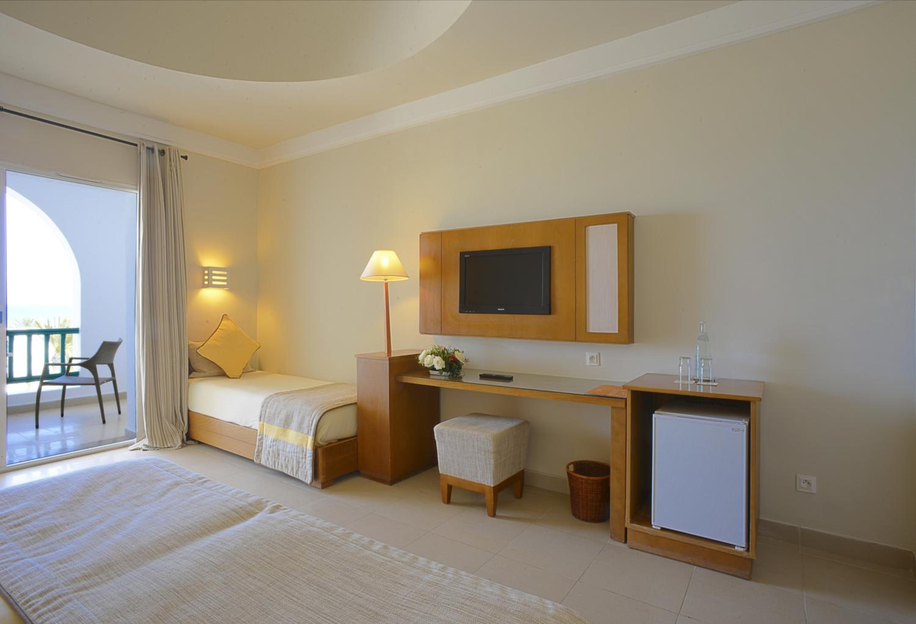 Triple Room with Sea View (2 Adults + 1 Child) photo 3
