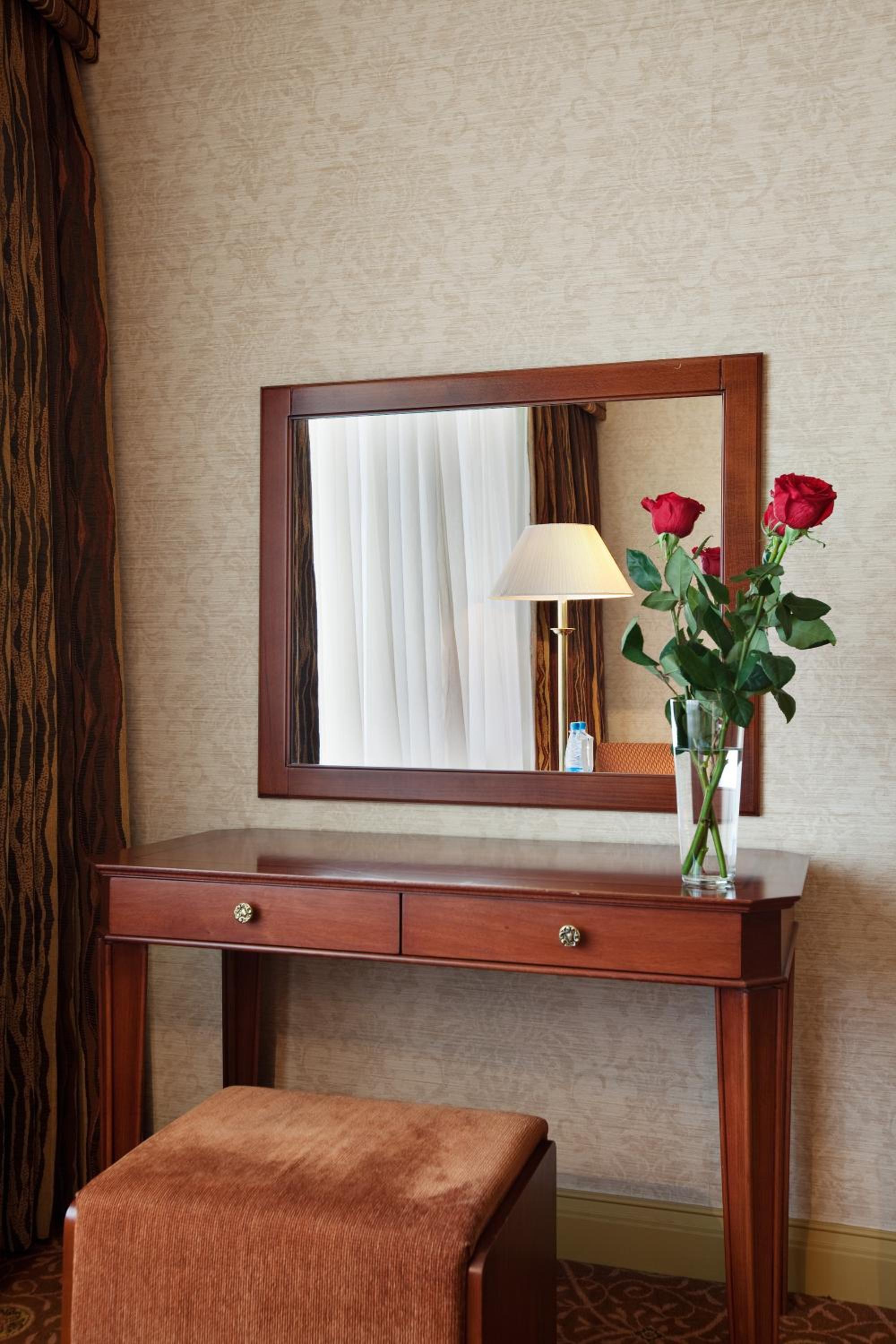 Grand Suite, Smoking, 1 King Bed