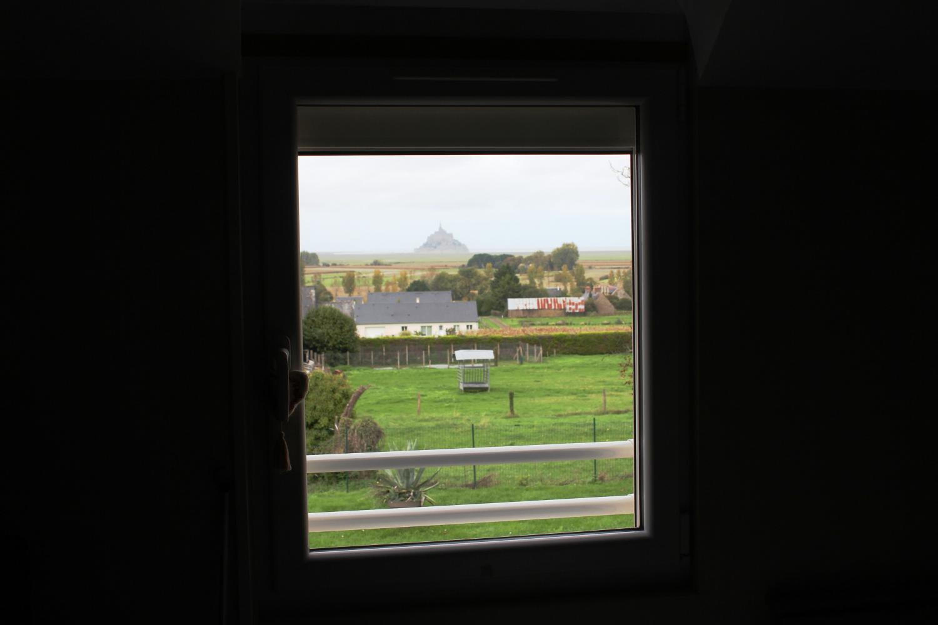 Twin Room with Mont-Saint-Michel view
