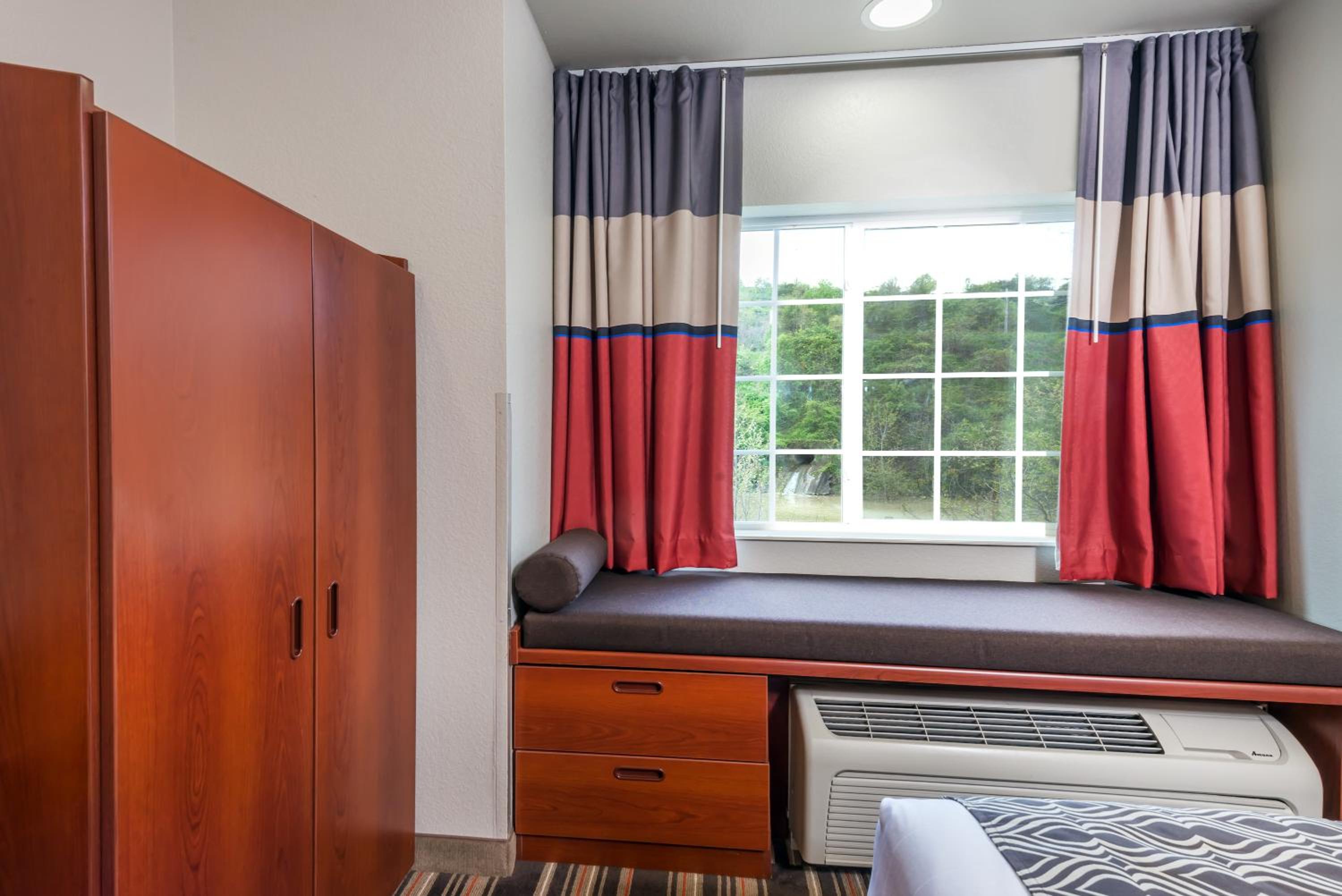 Queen Suite - Photo 5