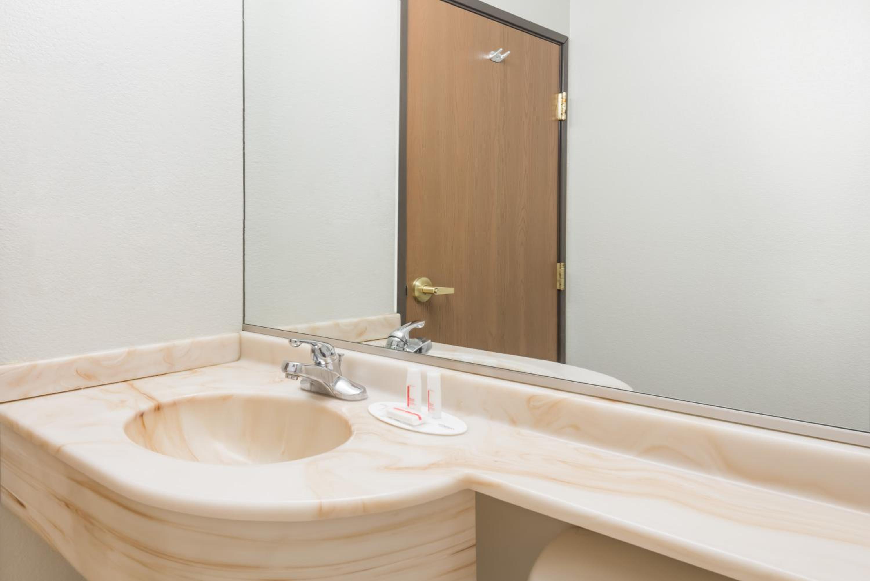 Queen Suite - Photo 4