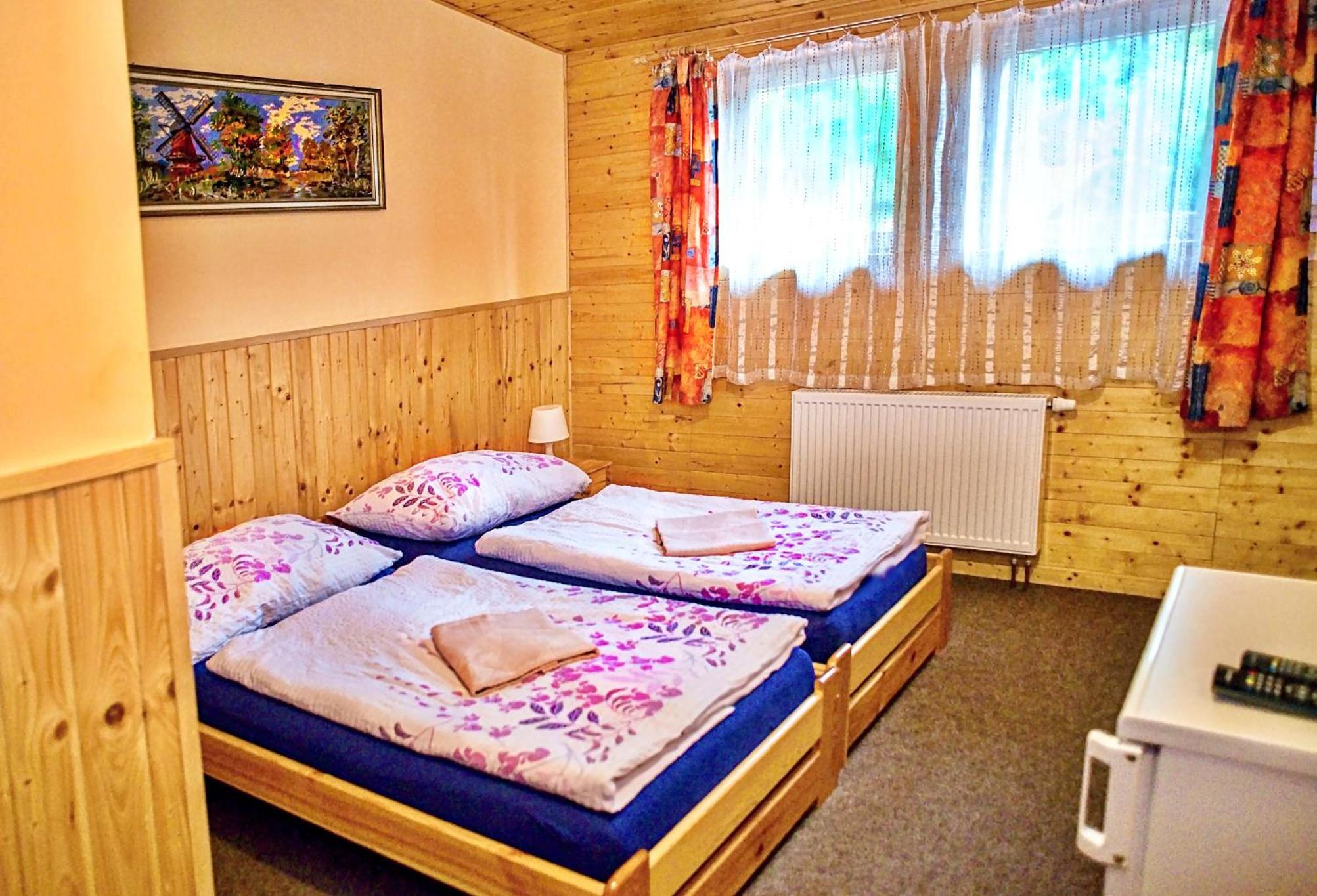Twin Room - Photo 1
