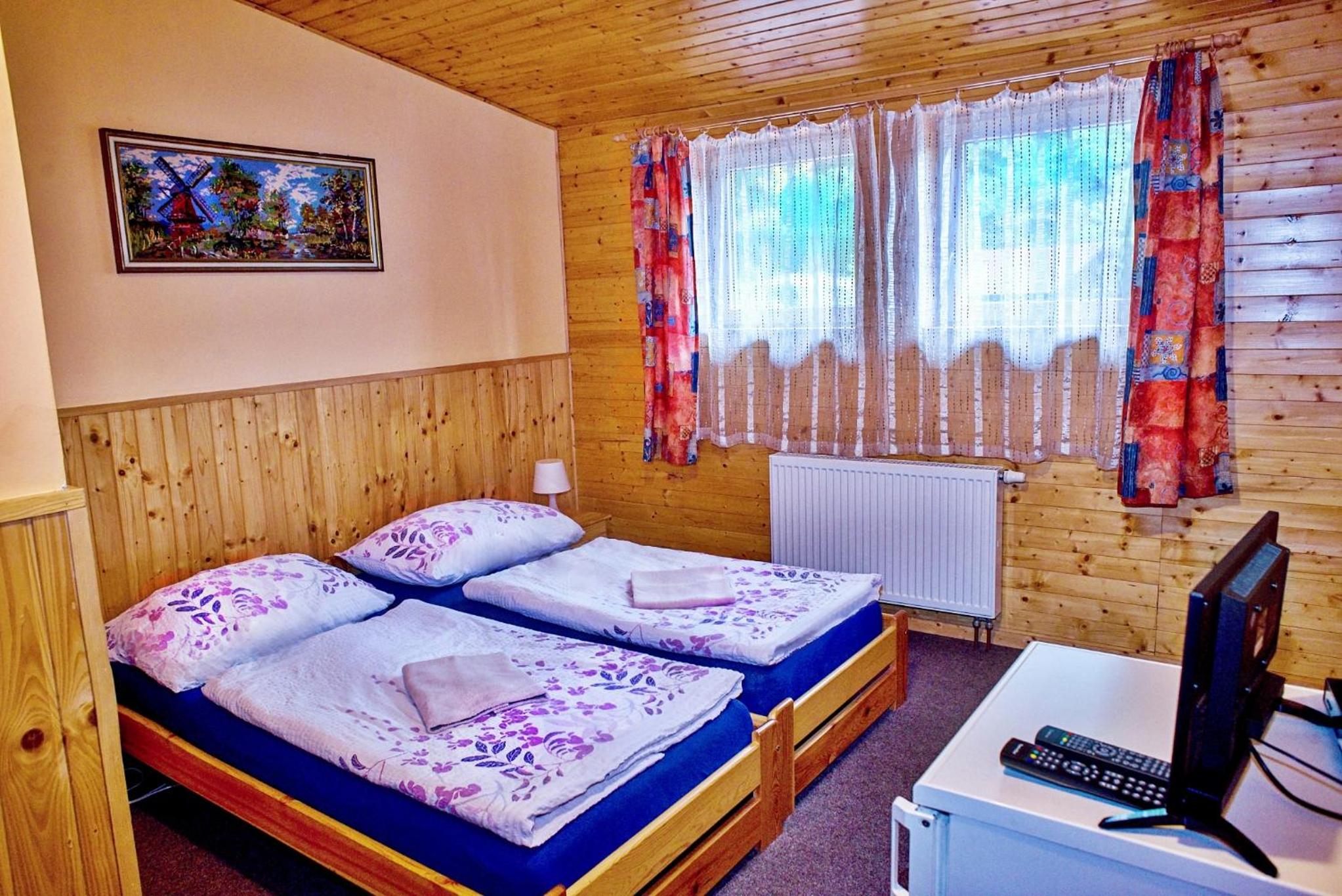 Twin Room - Photo 3